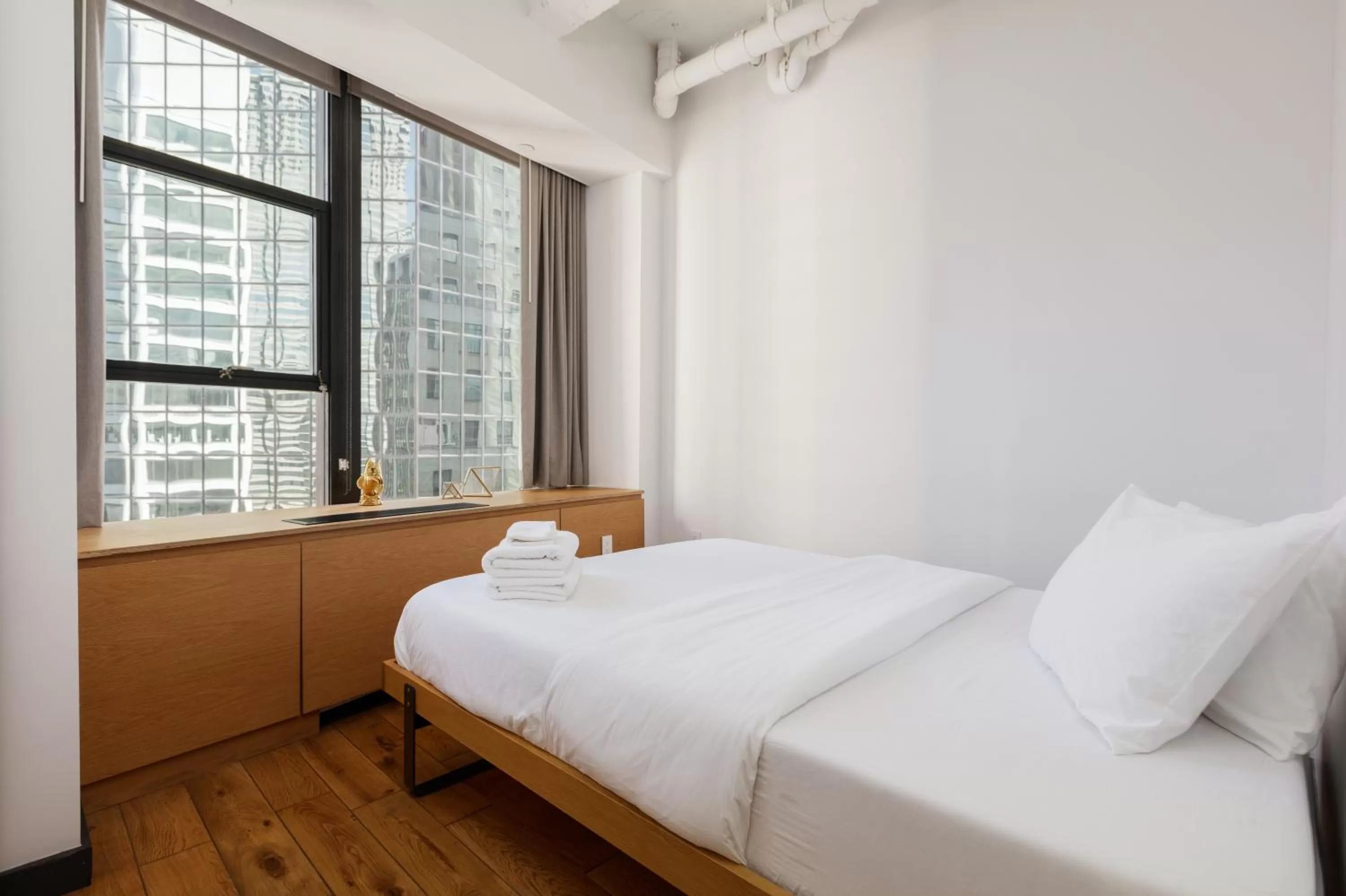 Bed in Placemakr Wall Street