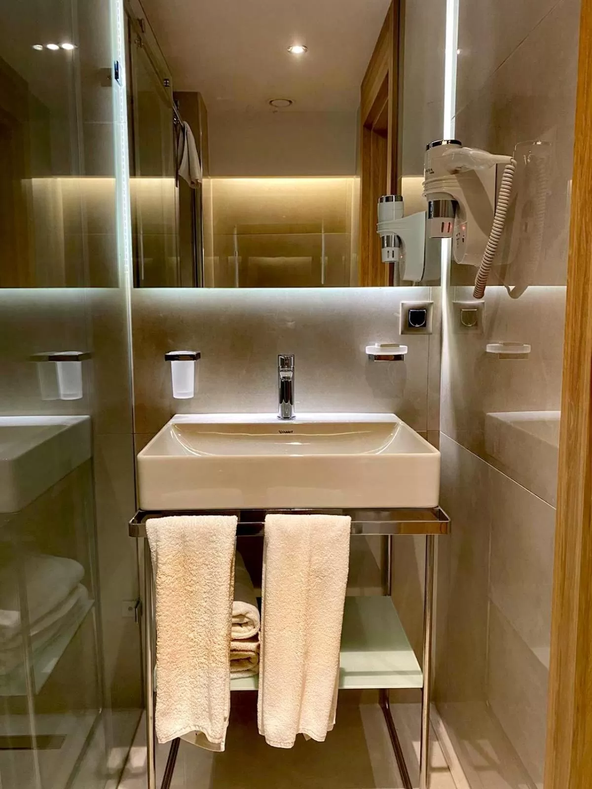 Bathroom in Lady Diana Hotel