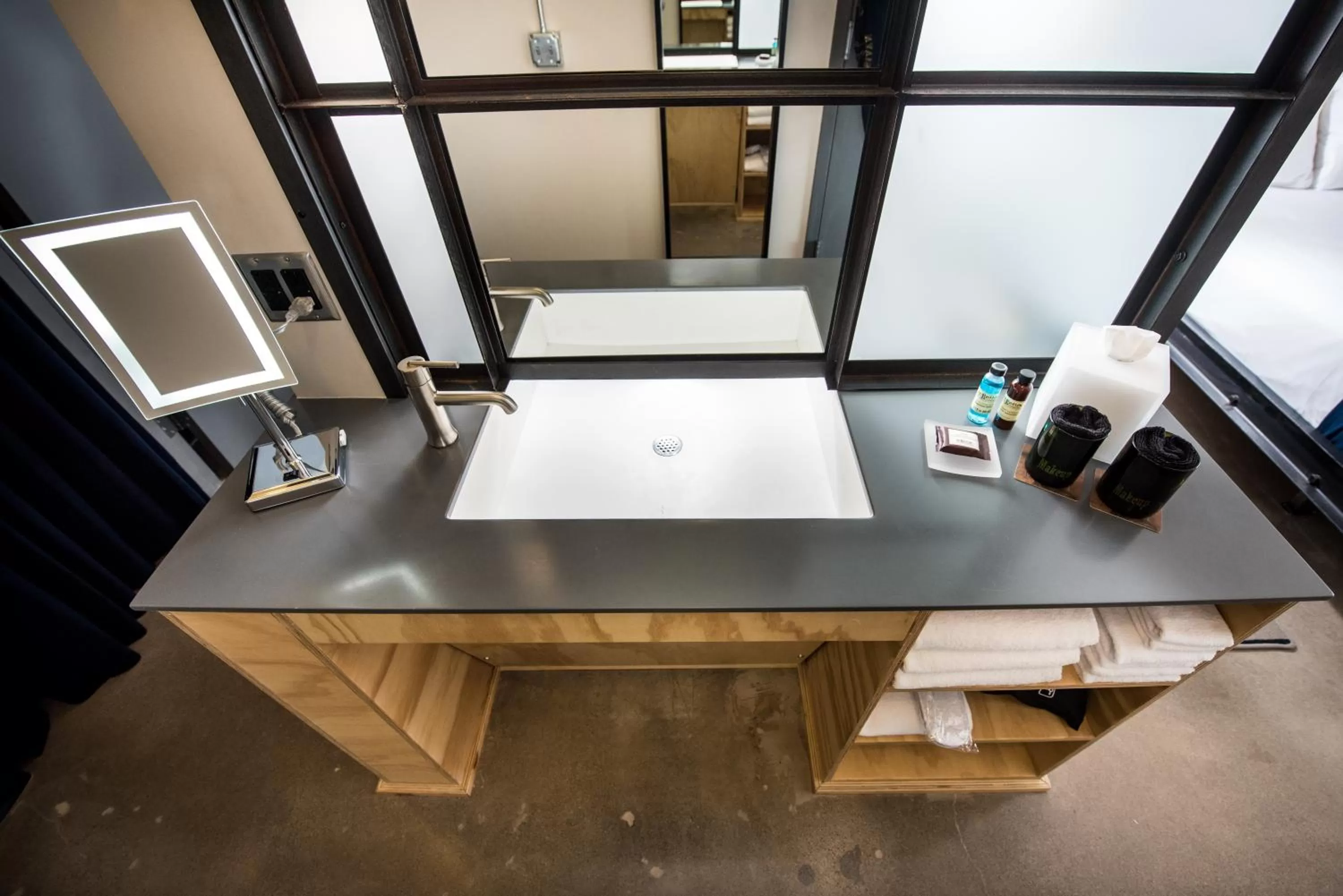 Area and facilities in Found Re Phoenix