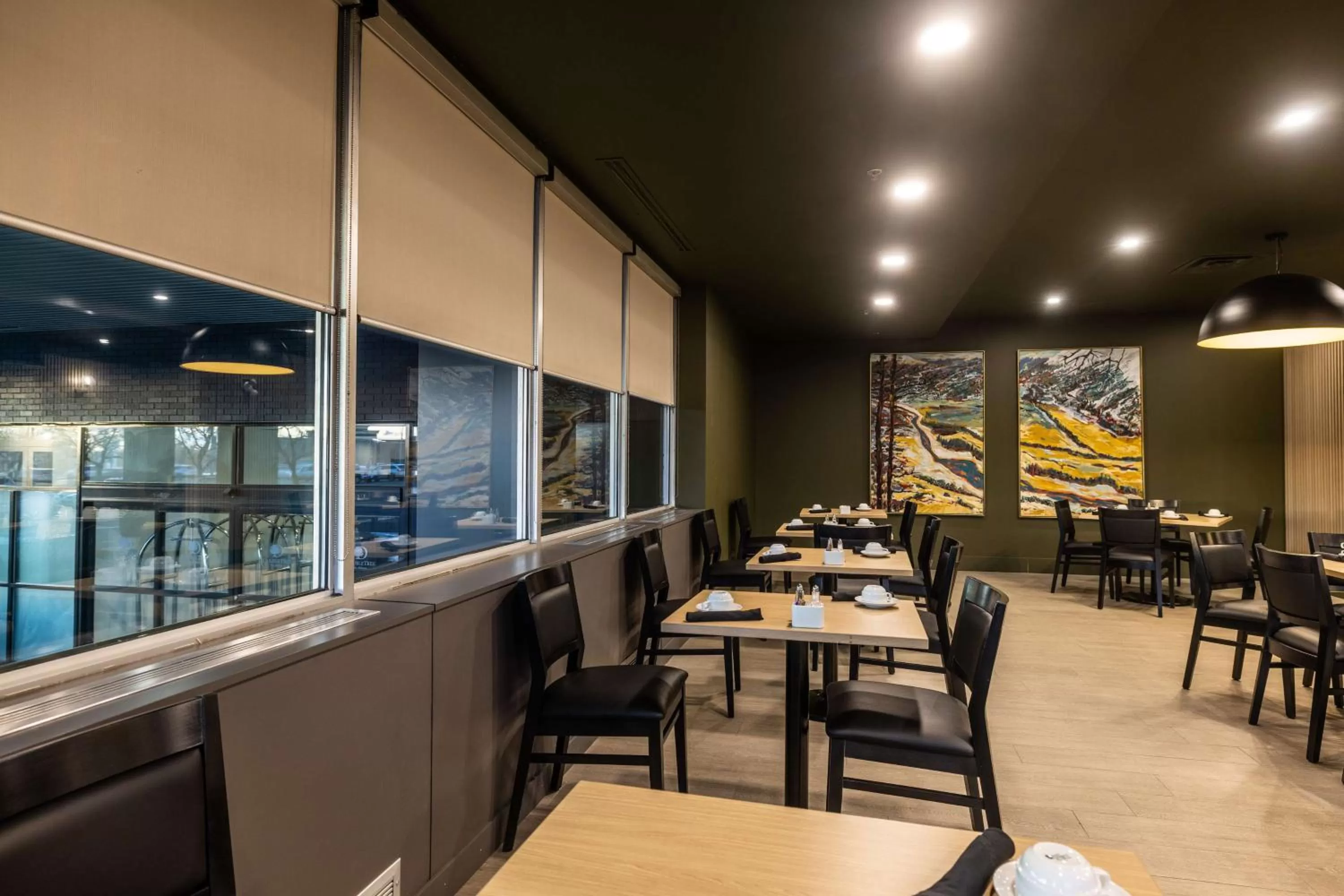Restaurant/places to eat in DoubleTree by Hilton Calgary North