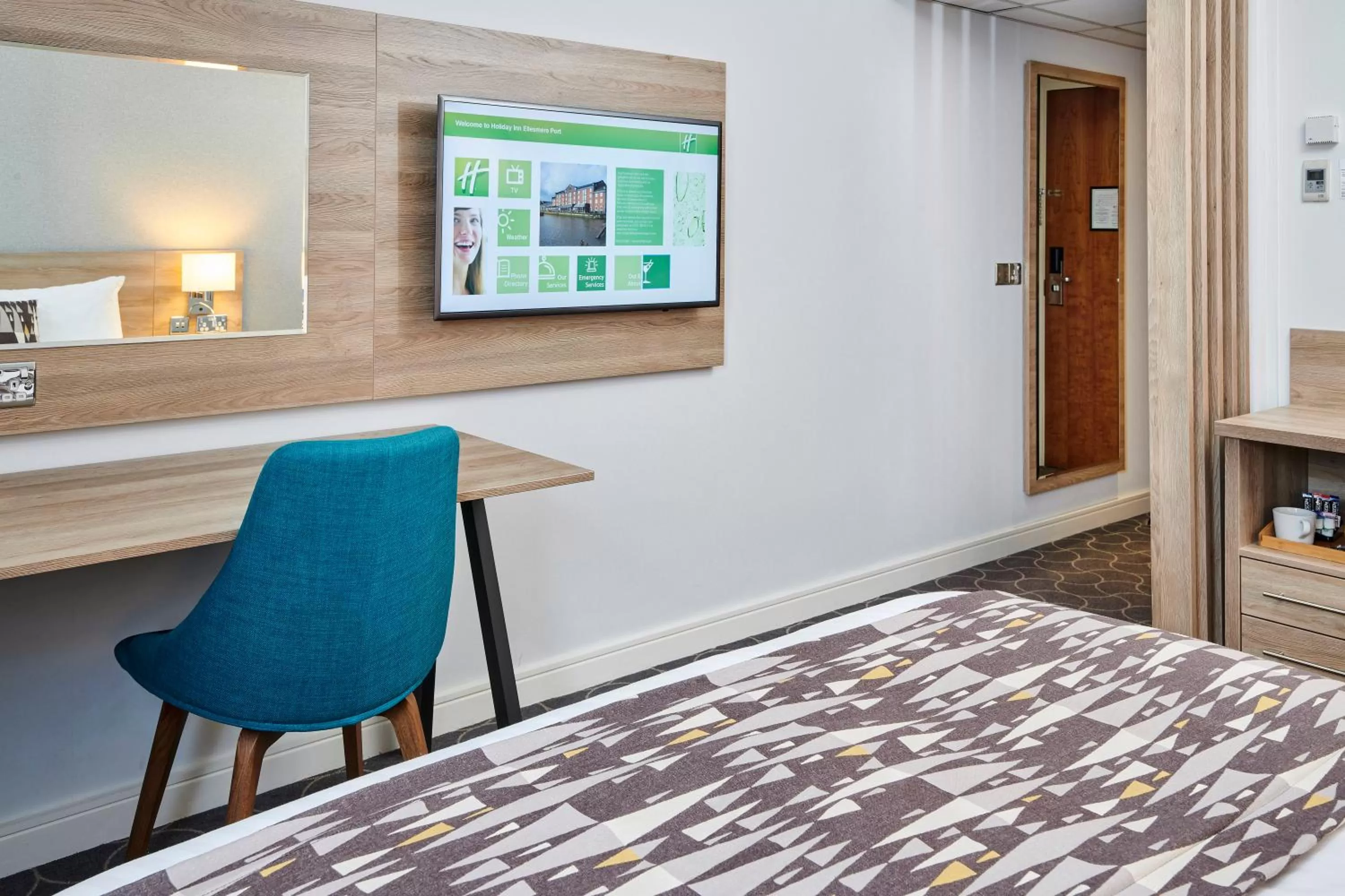 Restaurant/places to eat, Bed in Holiday Inn Ellesmere Port/Cheshire Oaks by IHG
