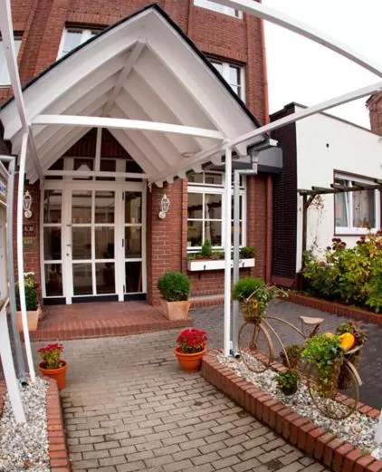 Facade/entrance, Property Building in Aktivhotel Alter Kaiser