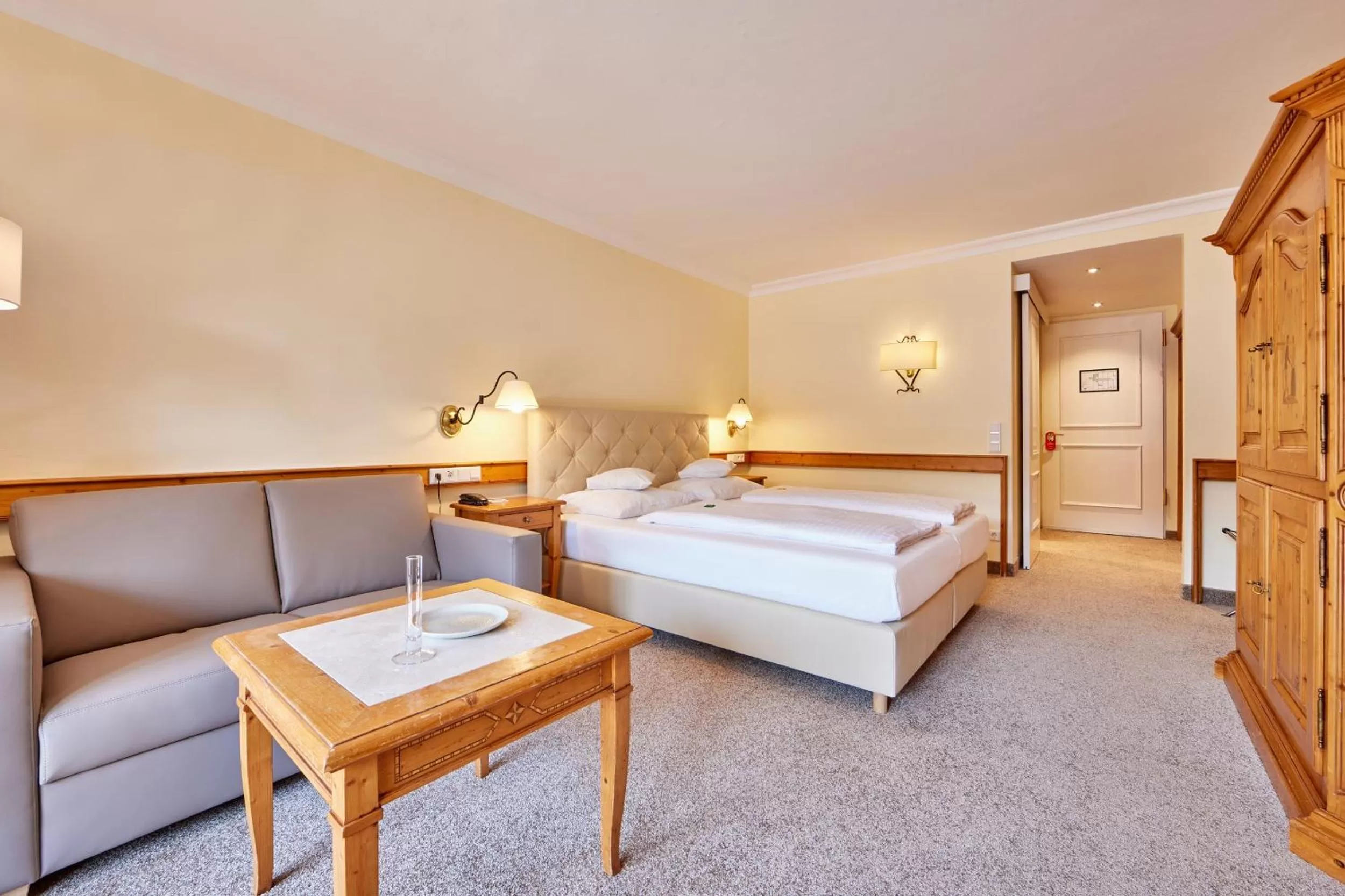 Photo of the whole room, Bed in Hotel Zugspitze