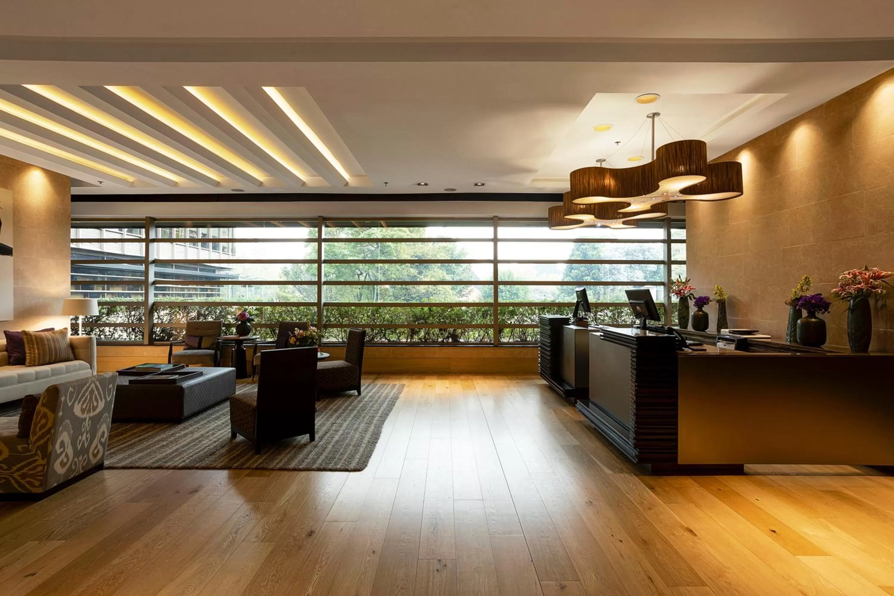 Lounge or bar in EK Hotel By Preferred Hotels Group