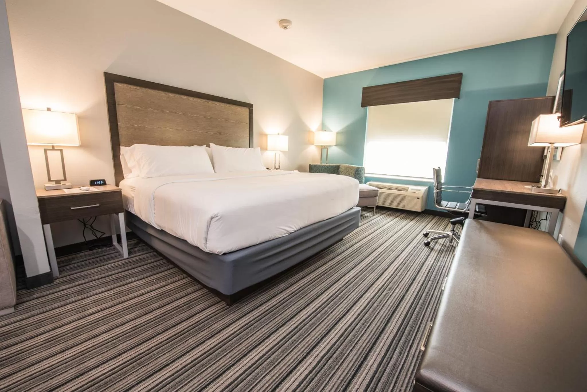 Photo of the whole room, Bed in Holiday Inn Express & Suites Houston - Hobby Airport Area by IHG