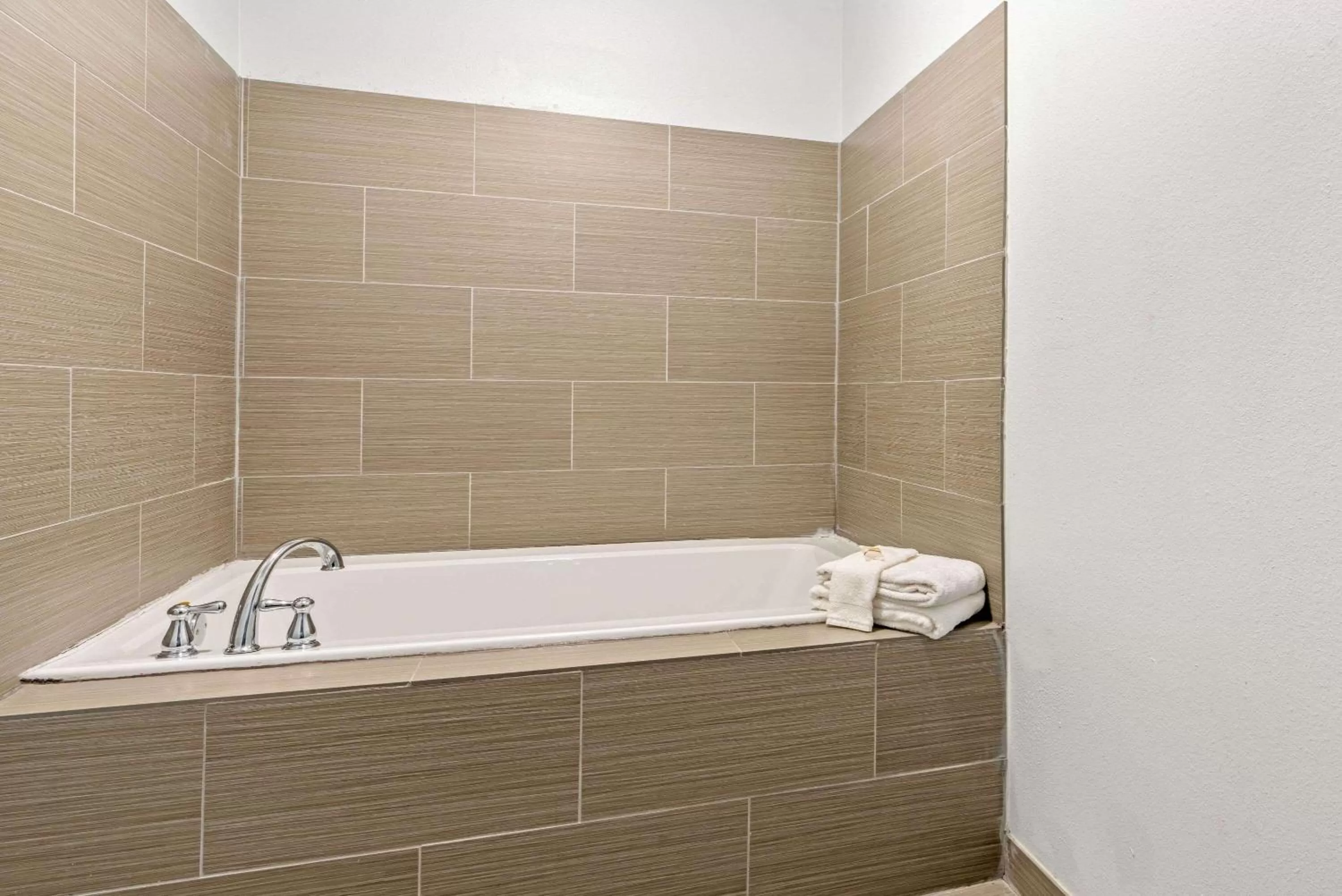 Bathroom in La Quinta by Wyndham Guthrie