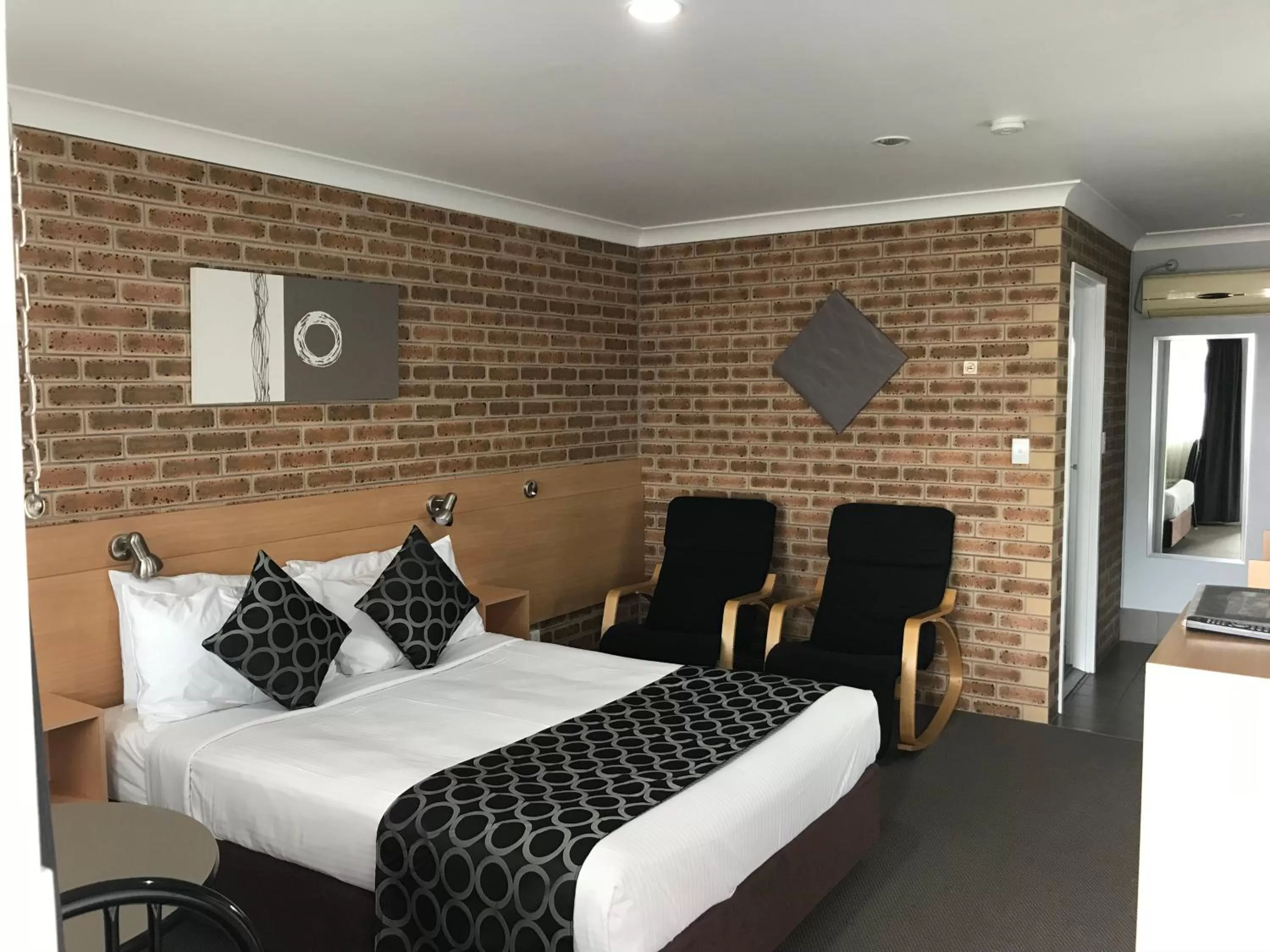 Bed in Jumbuck Motor Inn