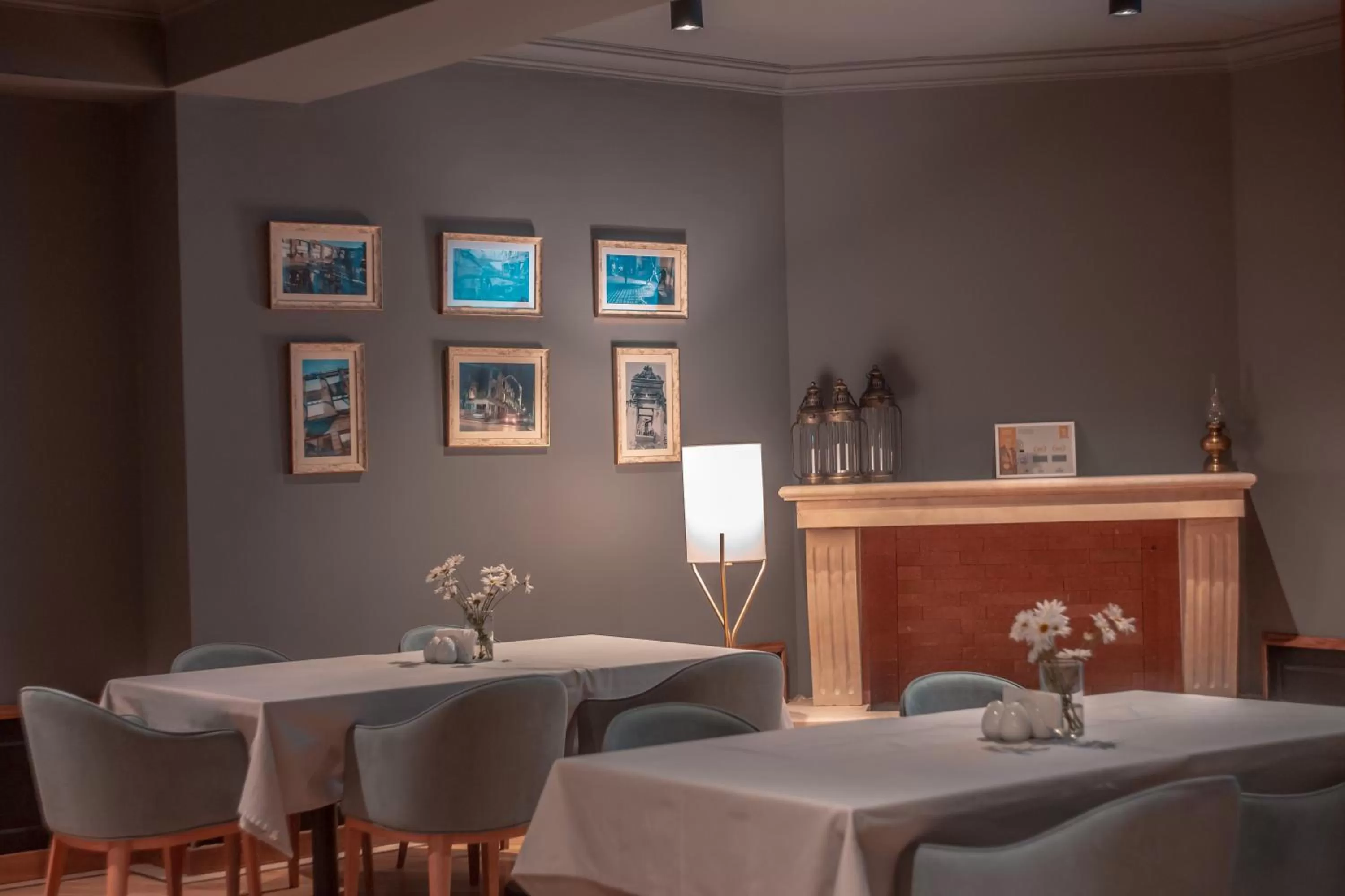 Restaurant/places to eat in Grand Opera Hotel