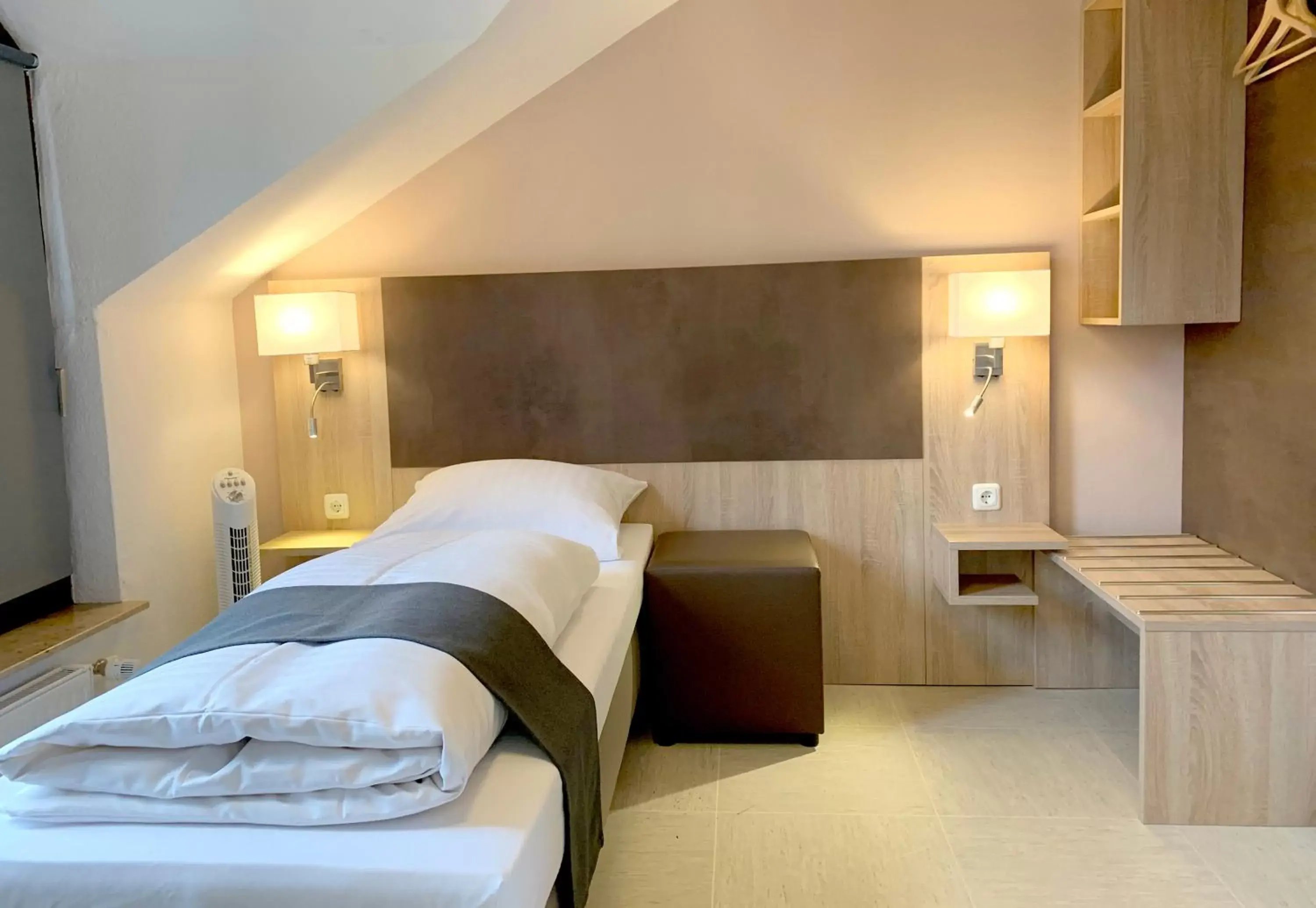 Single Room with Private Bathroom in Hana Aparthotel Single Room with Private Bathroom in Hana Aparthotel