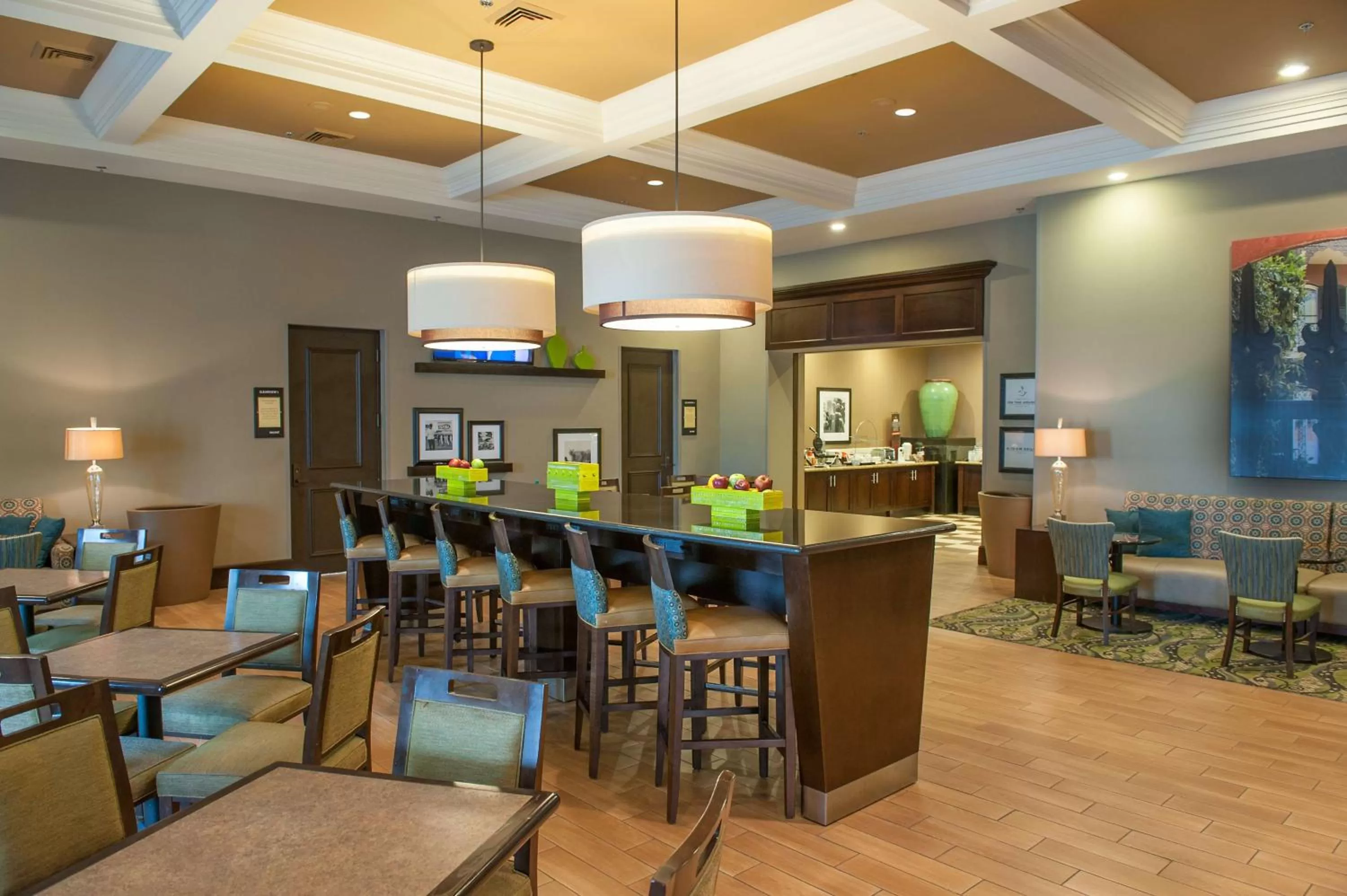 Restaurant/places to eat in Hampton Inn & Suites New Orleans/Elmwood