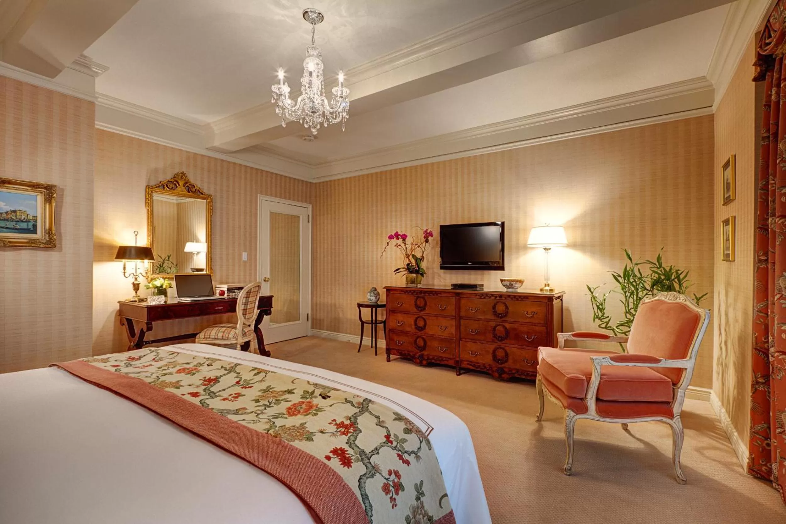 Bedroom in Hotel Elysee by Library Hotel Collection