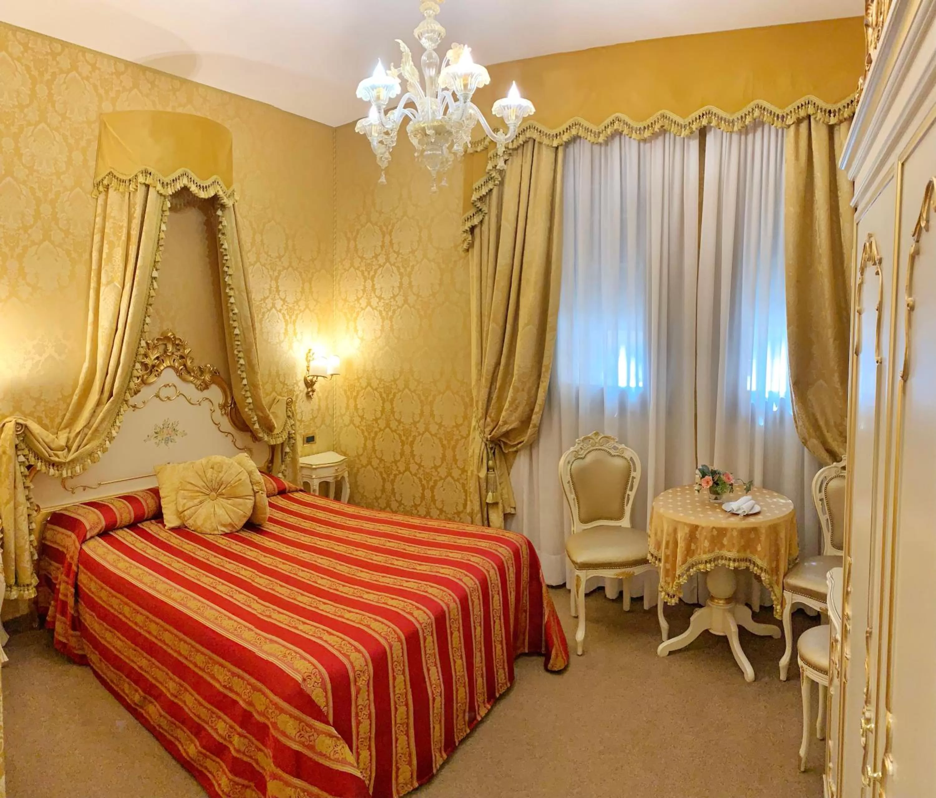 Photo of the whole room, Bed in Residenza Veneziana
