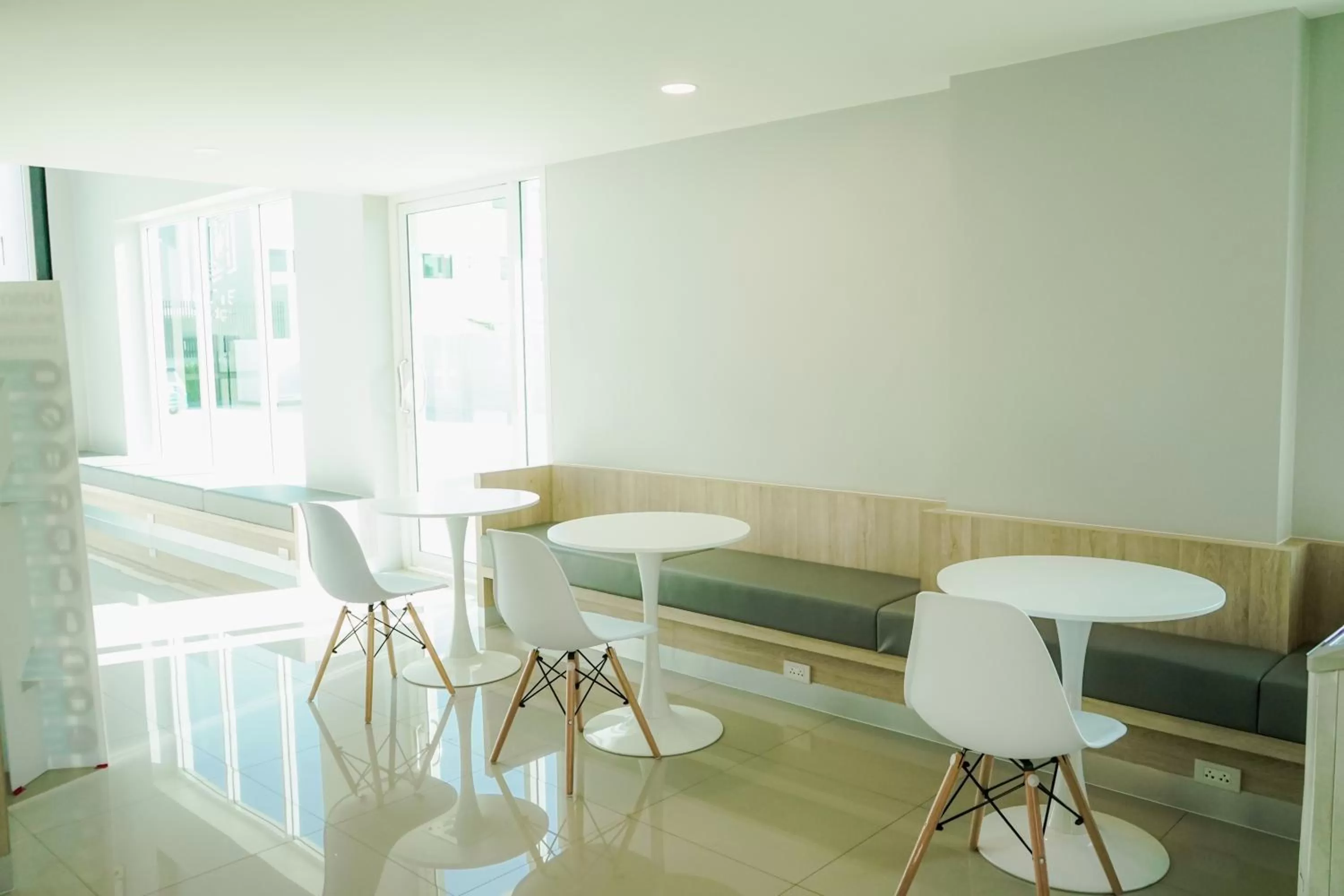 Lobby or reception in วัน บัดเจท เชียงราย สนามบิน One Budget Hotel Chiangrai Airport