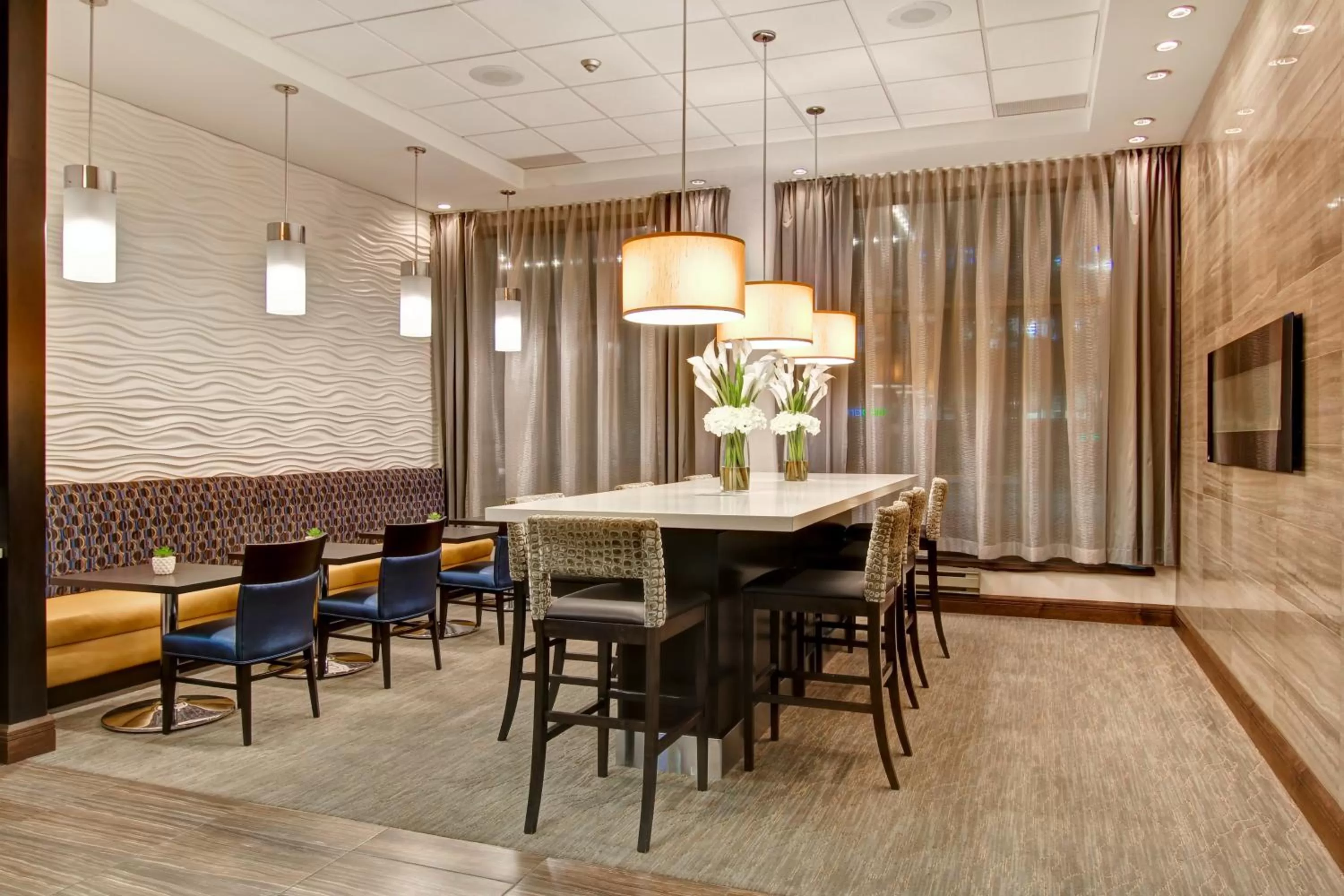 Restaurant/places to eat in The Park Hotel London