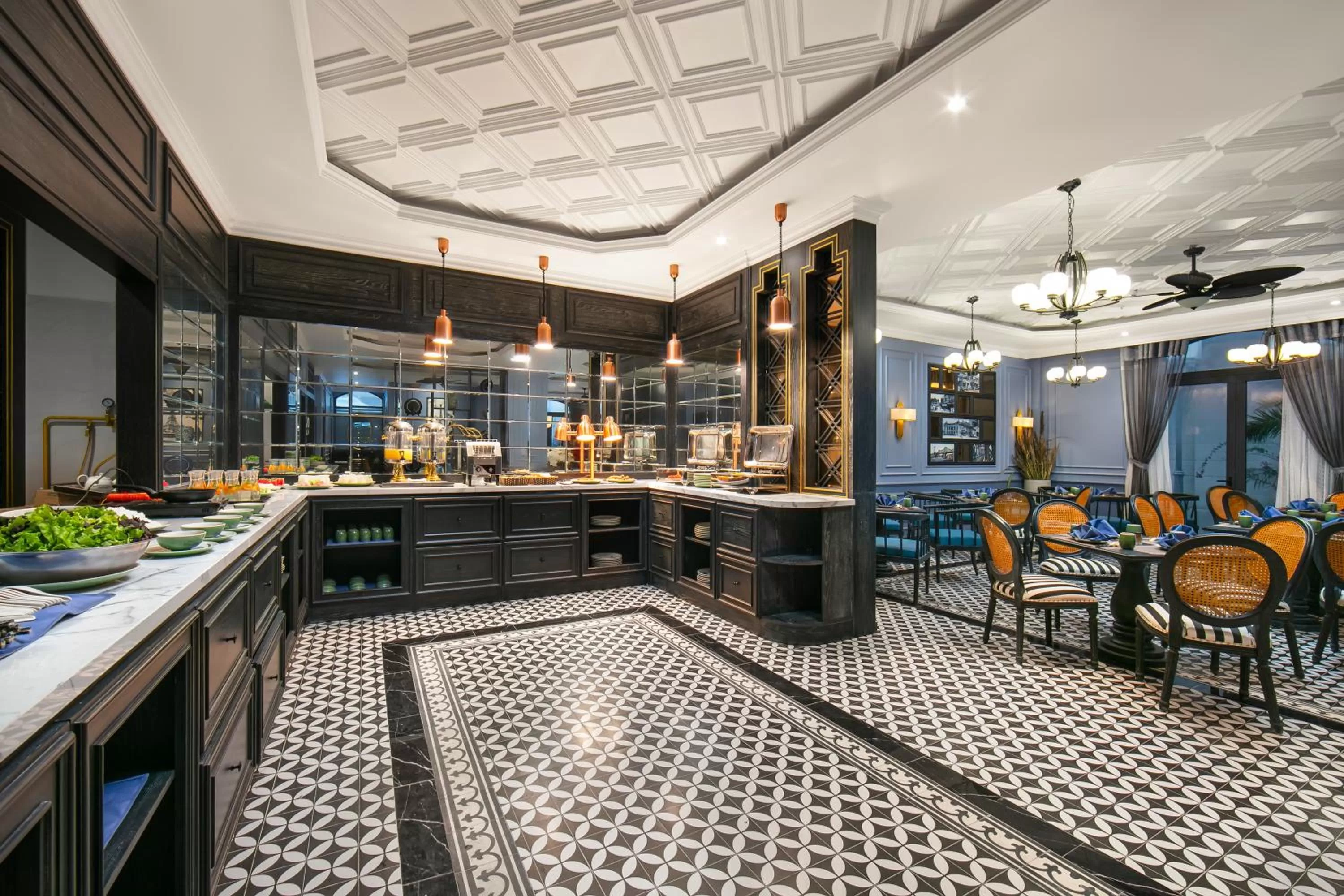 Restaurant/places to eat in The Exquisite HaLong Hotel