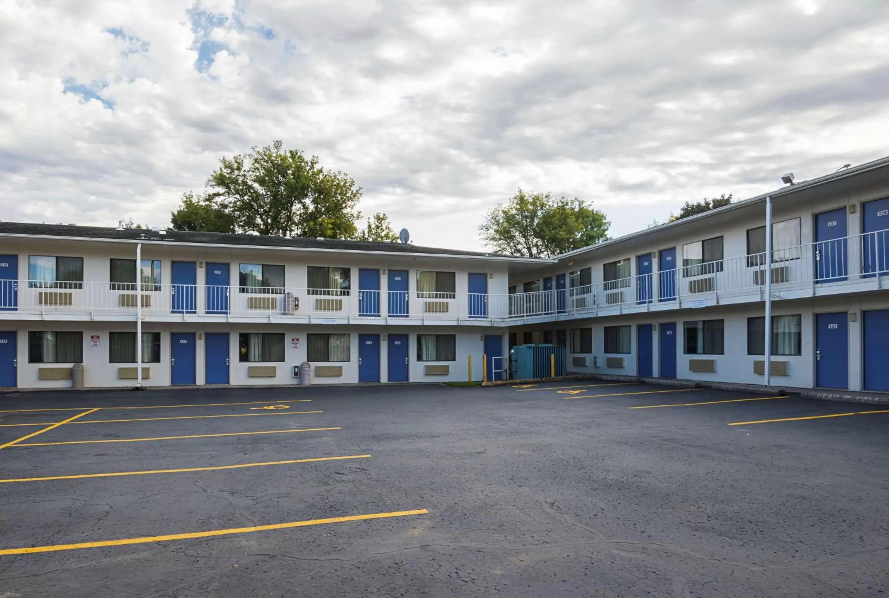 Property building in Motel 6-Rochester, MN