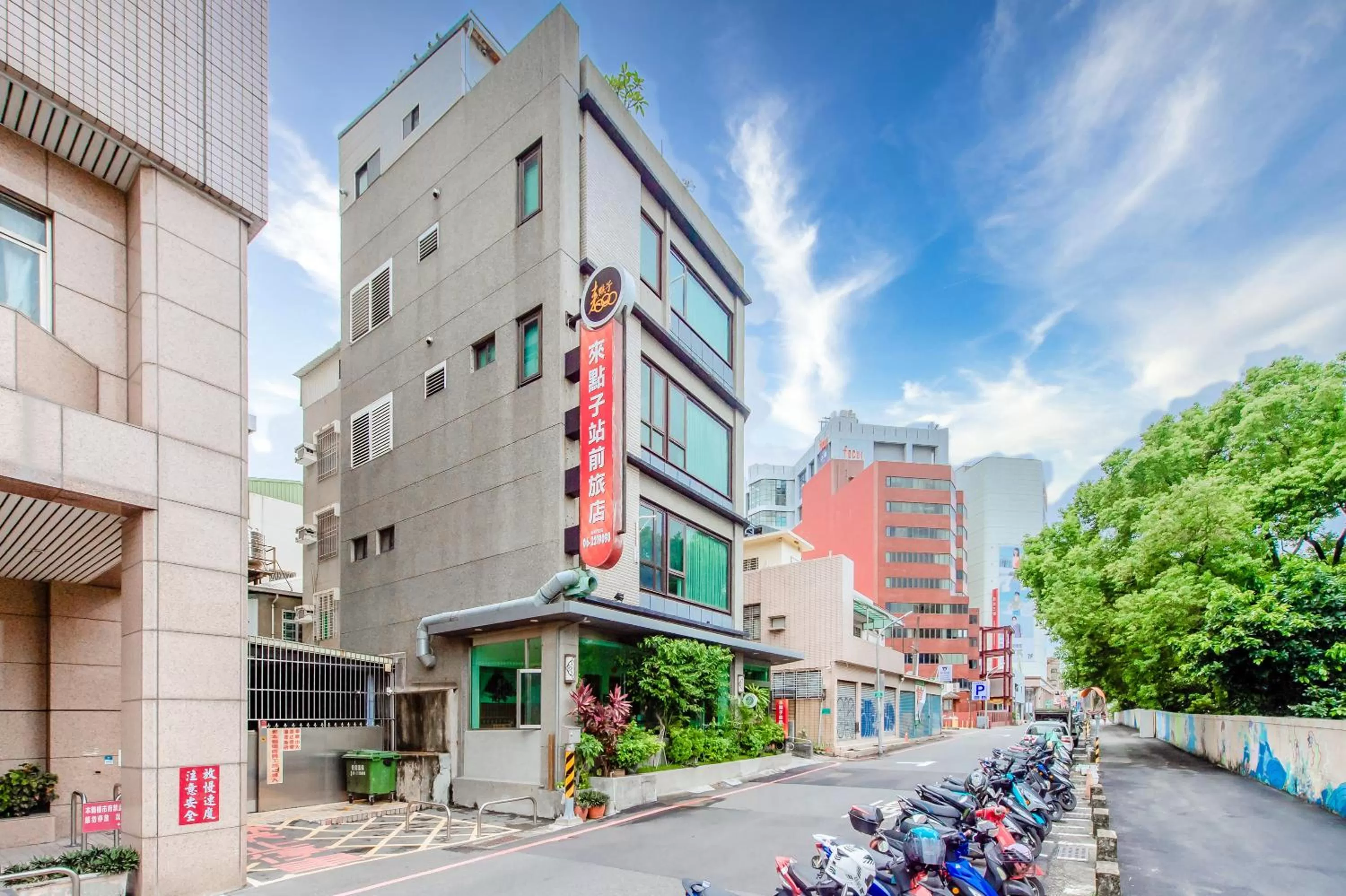 Property building in lightness Station Inn