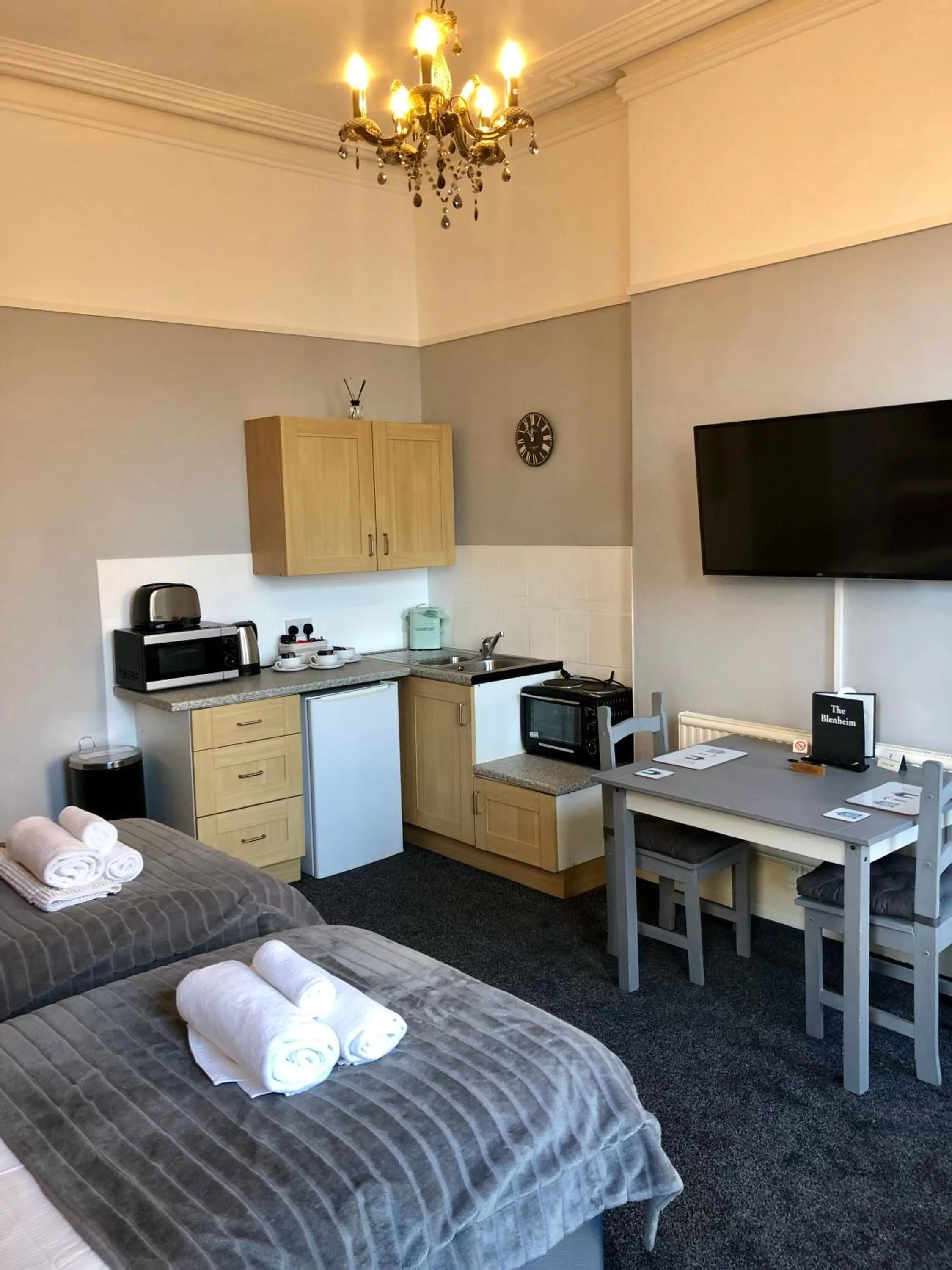 Coffee/tea facilities, Bed in The Blenheim