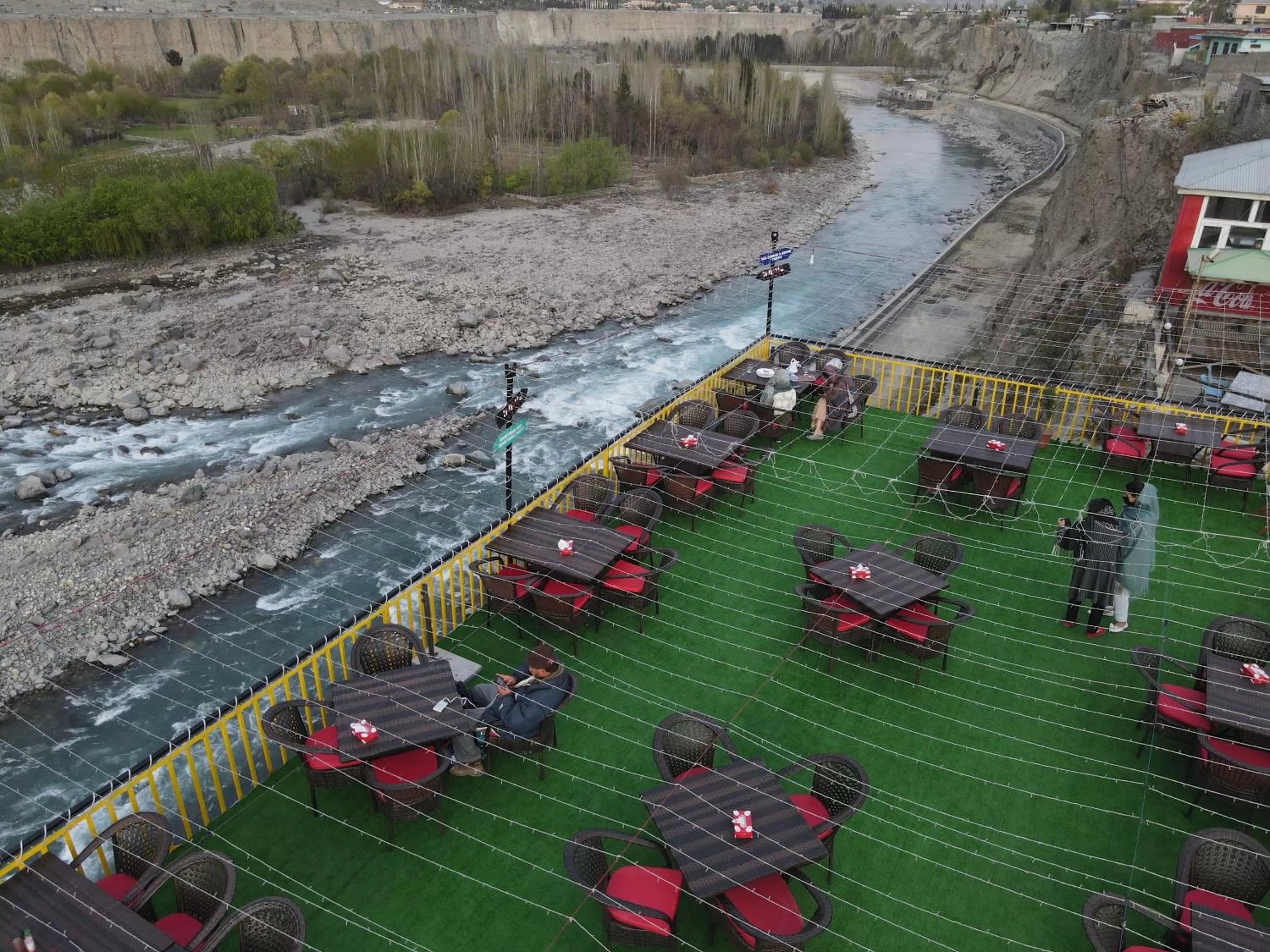 Restaurant/places to eat in Indus Lodges Gilgit