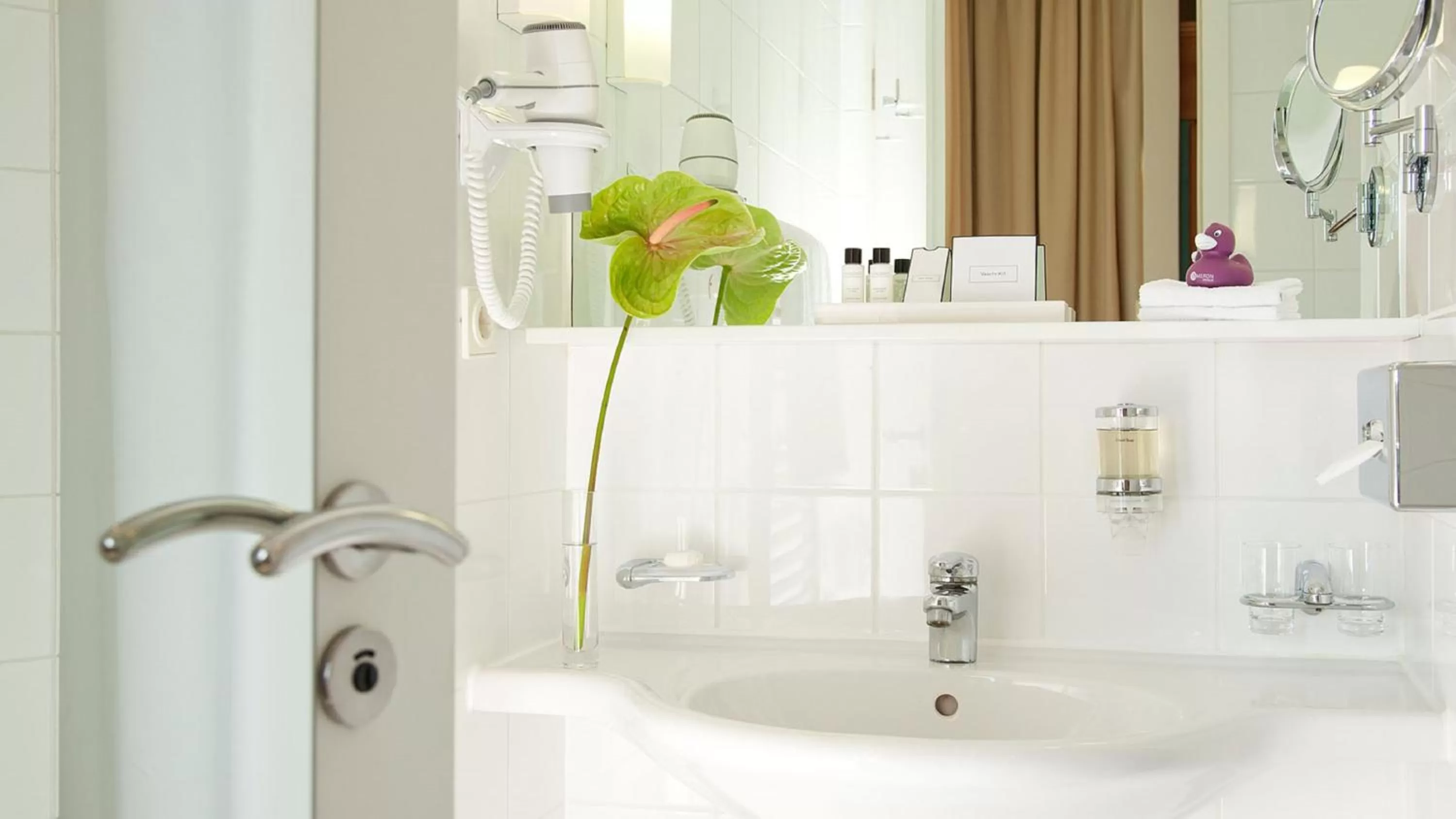 Waterside Room with River View in AMERON Hotel Abion Spreebogen Berlin