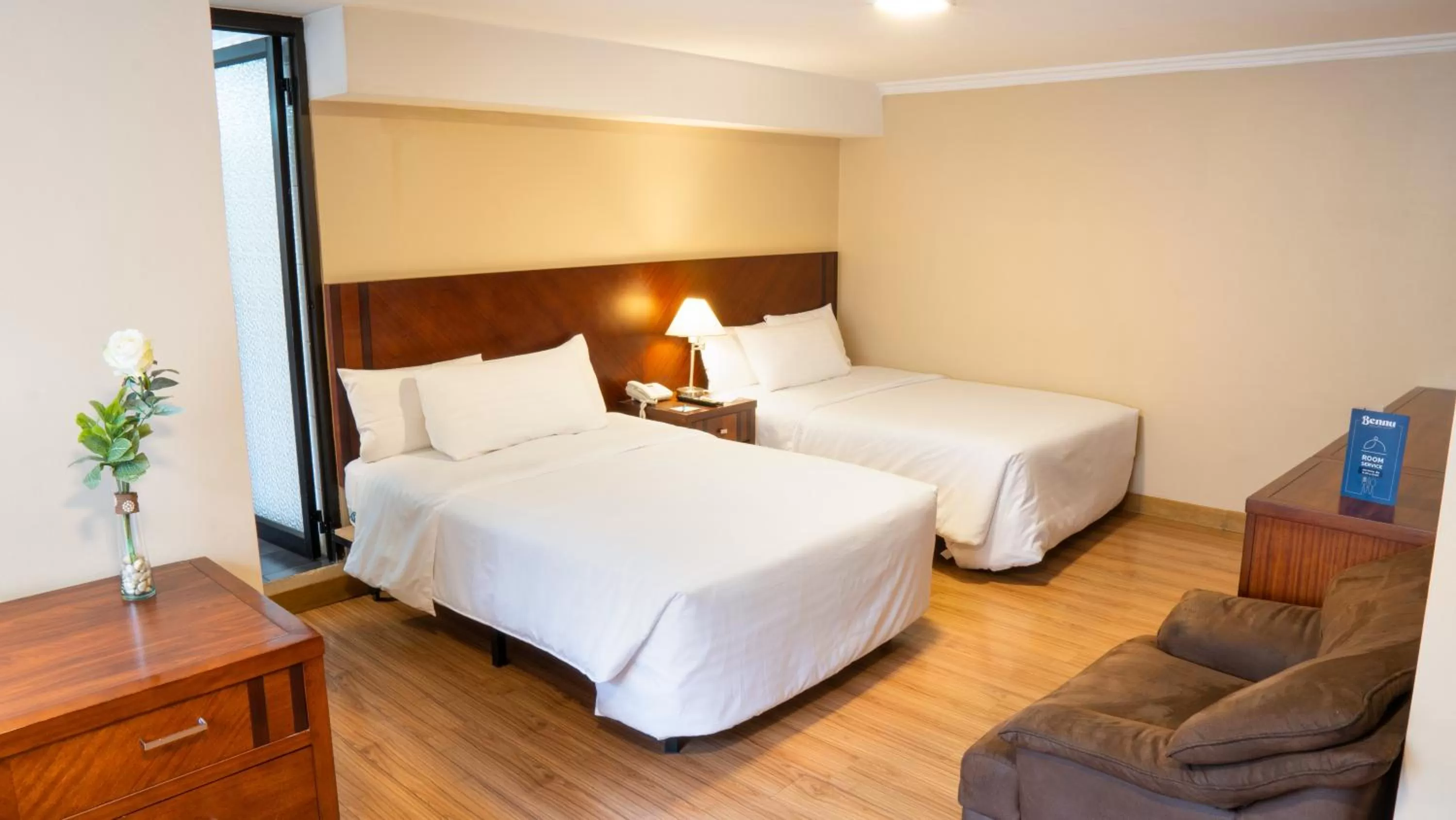 Photo of the whole room, Bed in Fenix Hotel