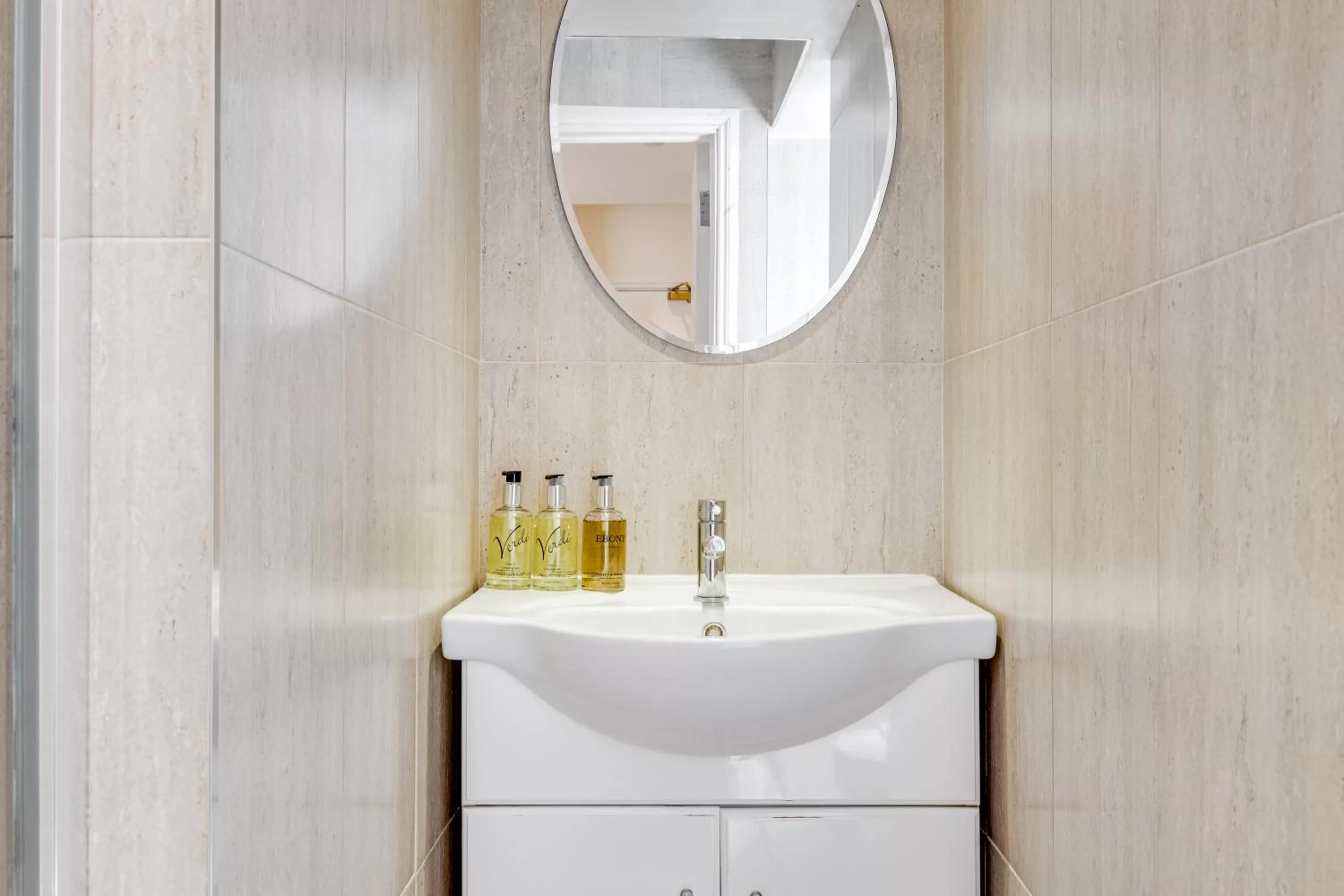 Bathroom in 1 Lexham Gardens Hotel