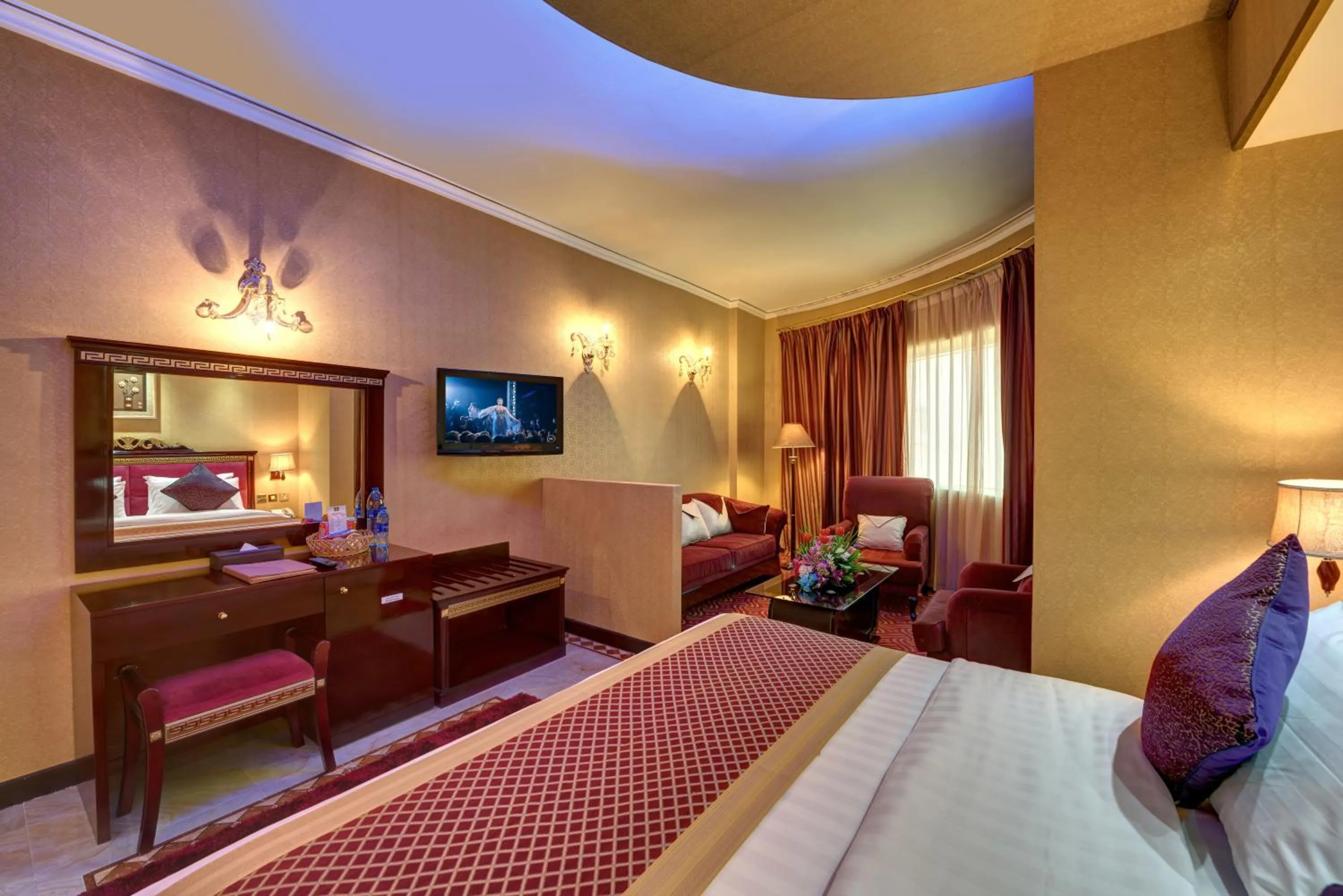Bed in Comfort Inn Hotel Deira