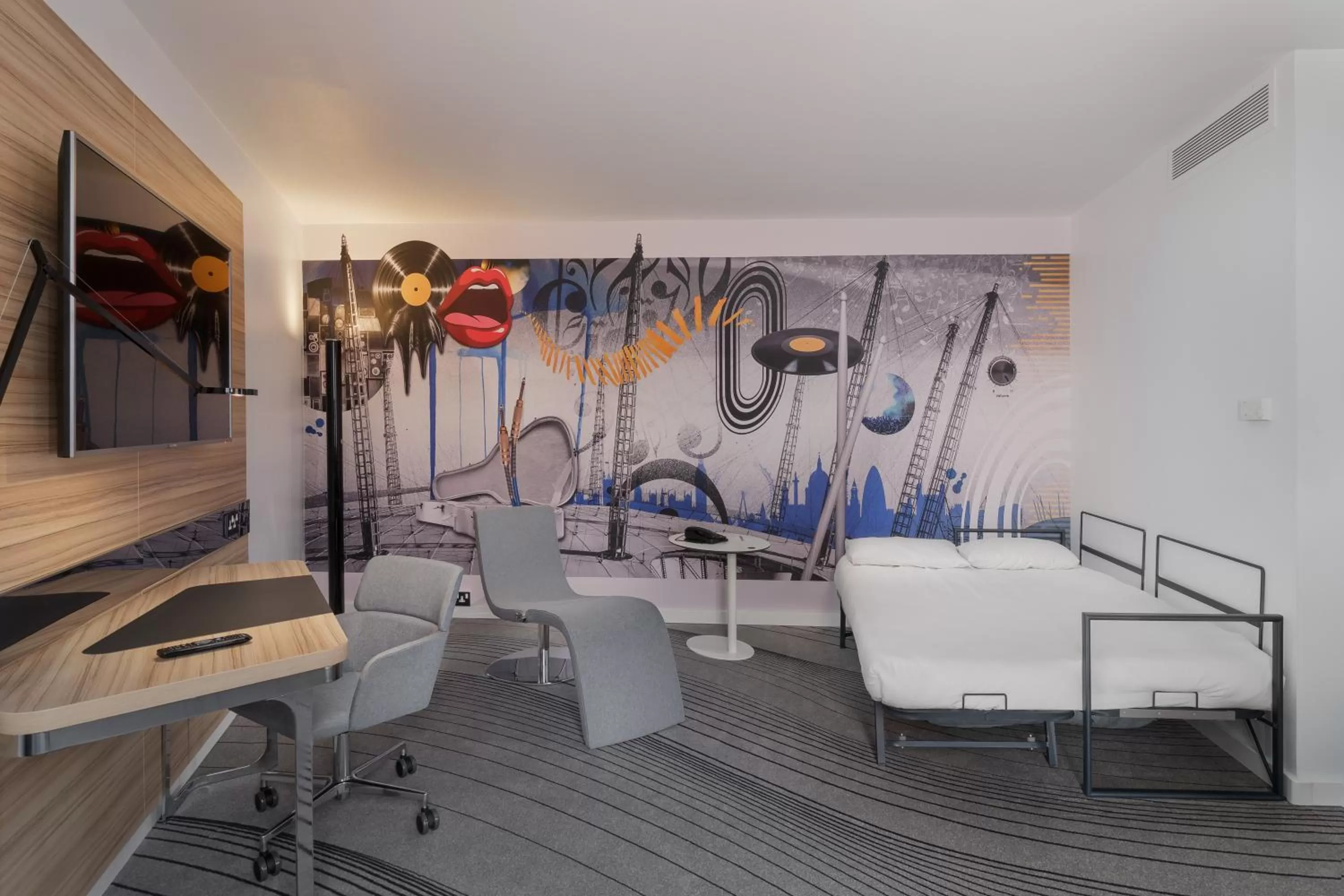 Living room in Novotel London Excel