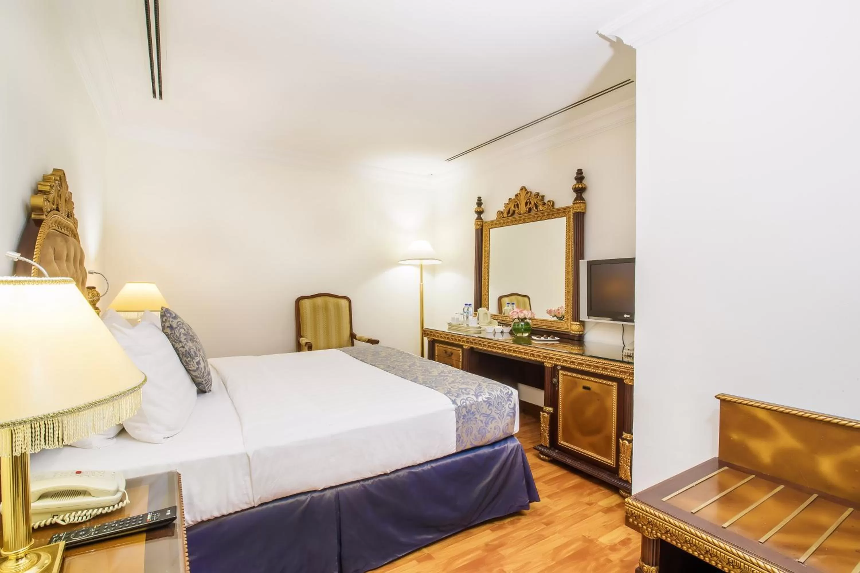 Bedroom, Bed in Grand Excelsior Hotel Bur Dubai