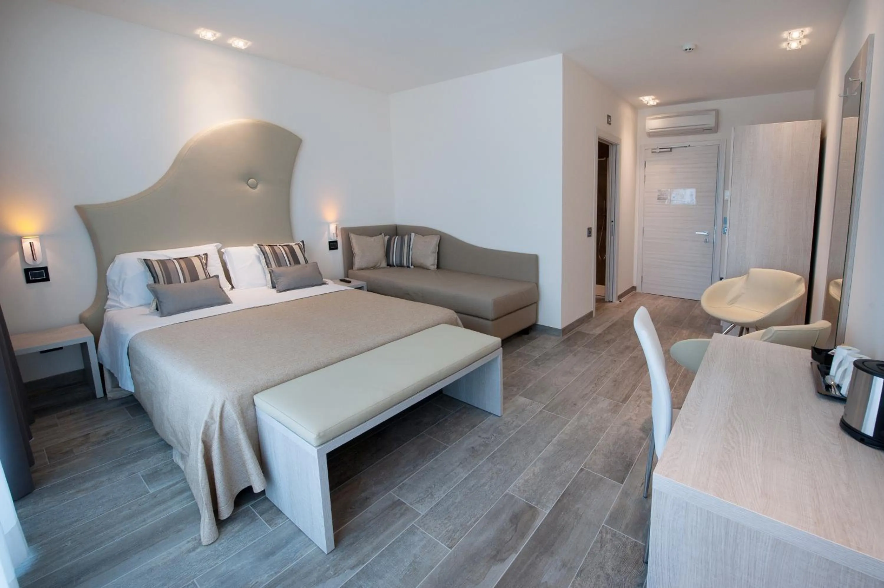 Bedroom, Bed in Amaris