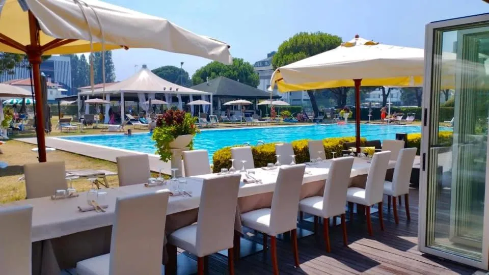 Restaurant/places to eat in Hotel Falcone