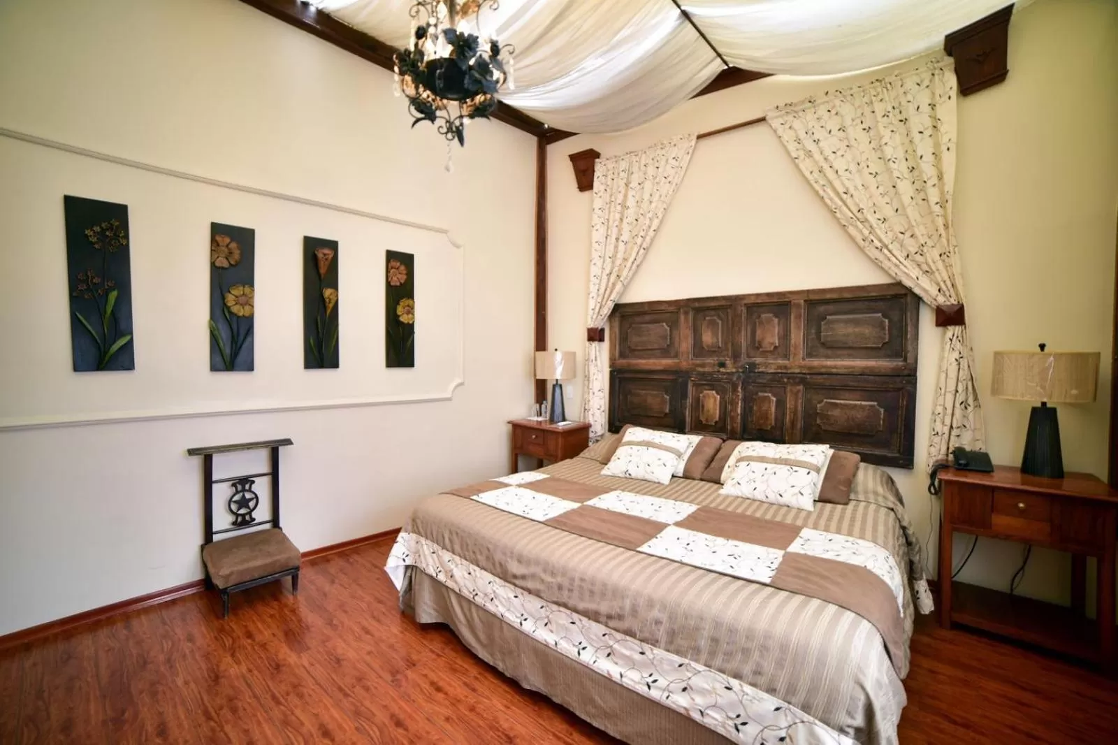 Bed in Roka Plaza Hotel Boutique