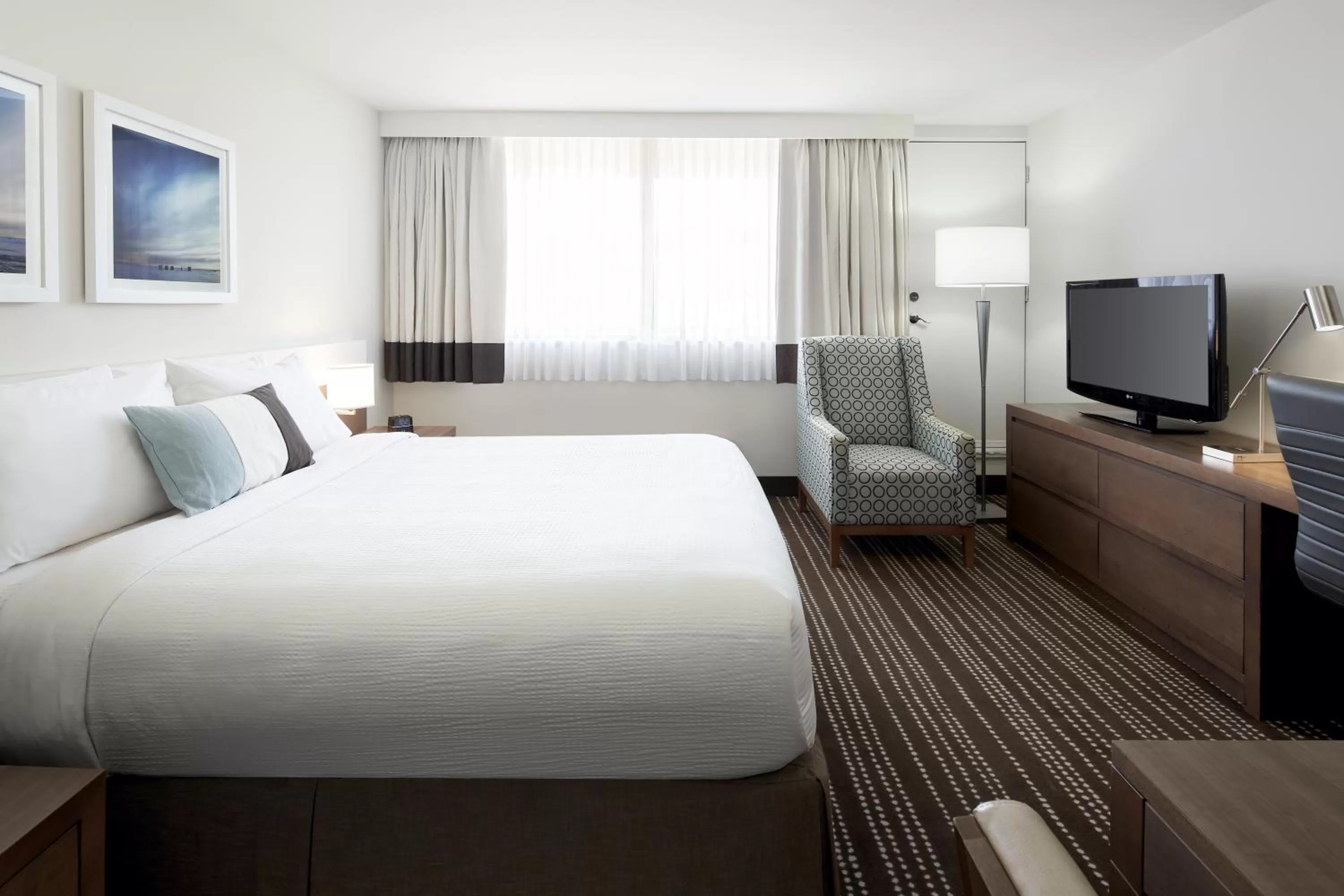 Bed in Hôtel 2170 Lincoln Downtown Montreal