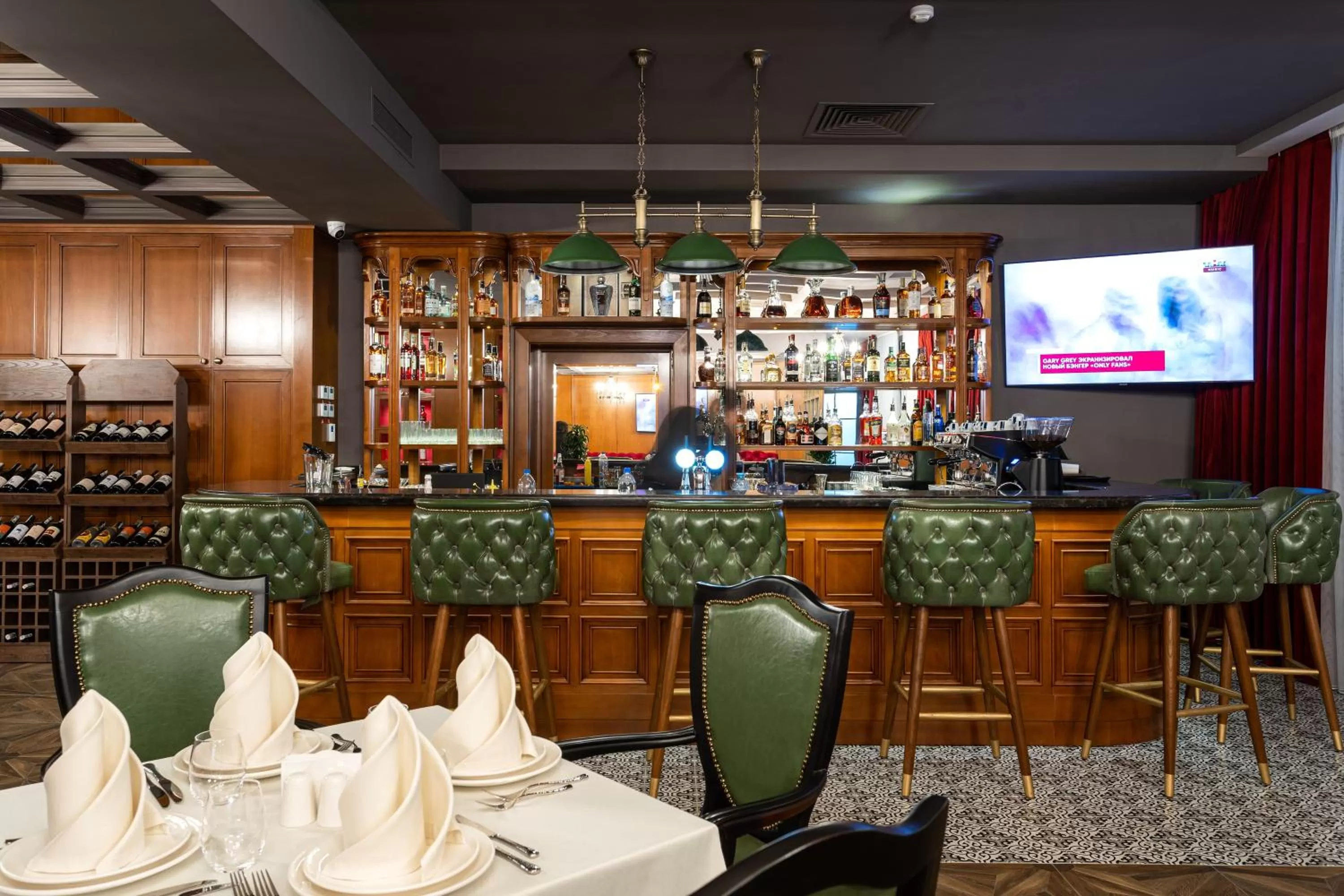 Restaurant/places to eat in OSCAR BOUTIQUE HOTEL