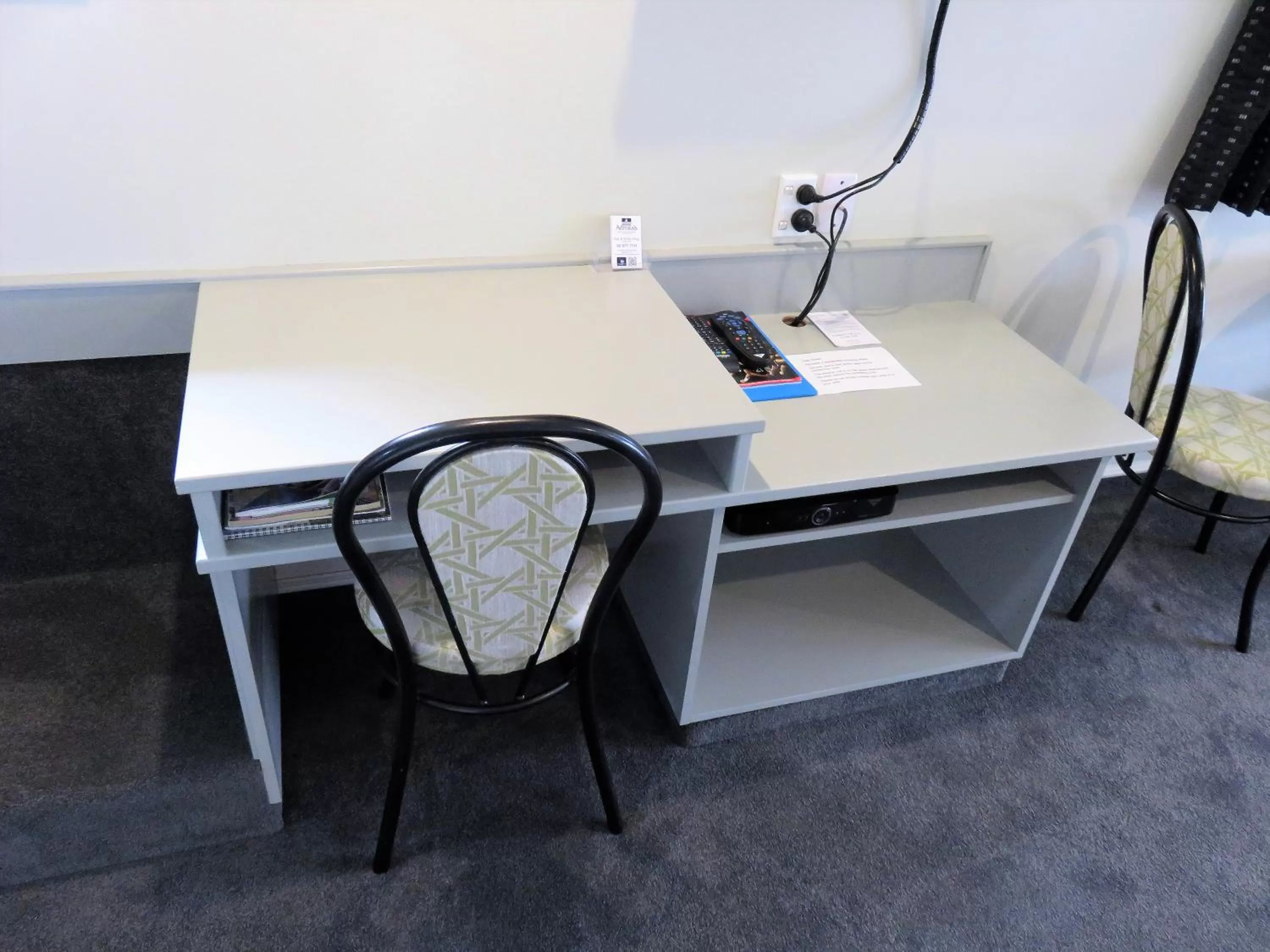 Living room in Admirals Motor Lodge