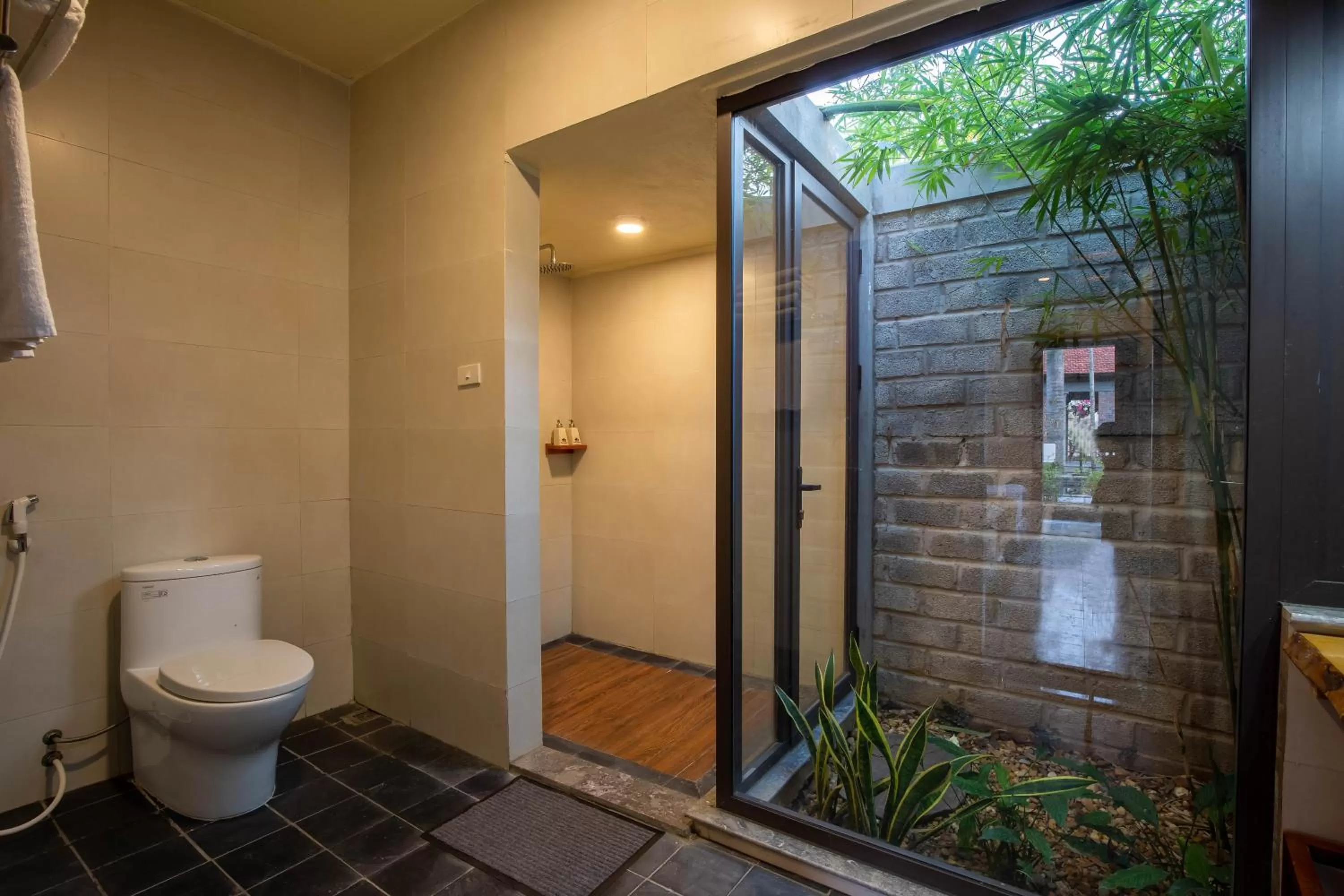 Shower in Tam Coc Banana Bungalow