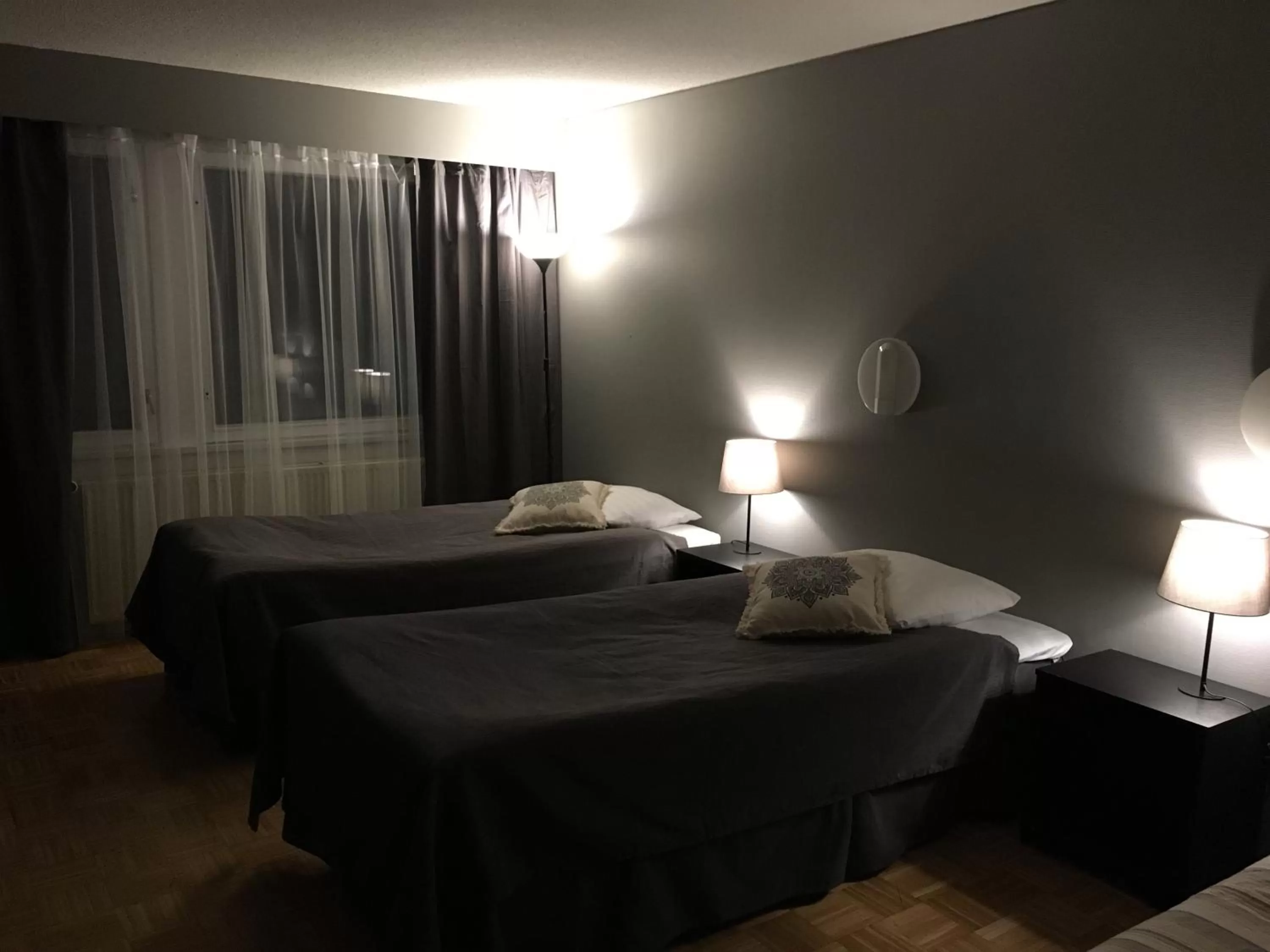 Quadruple Room in Hotel Yöpuu