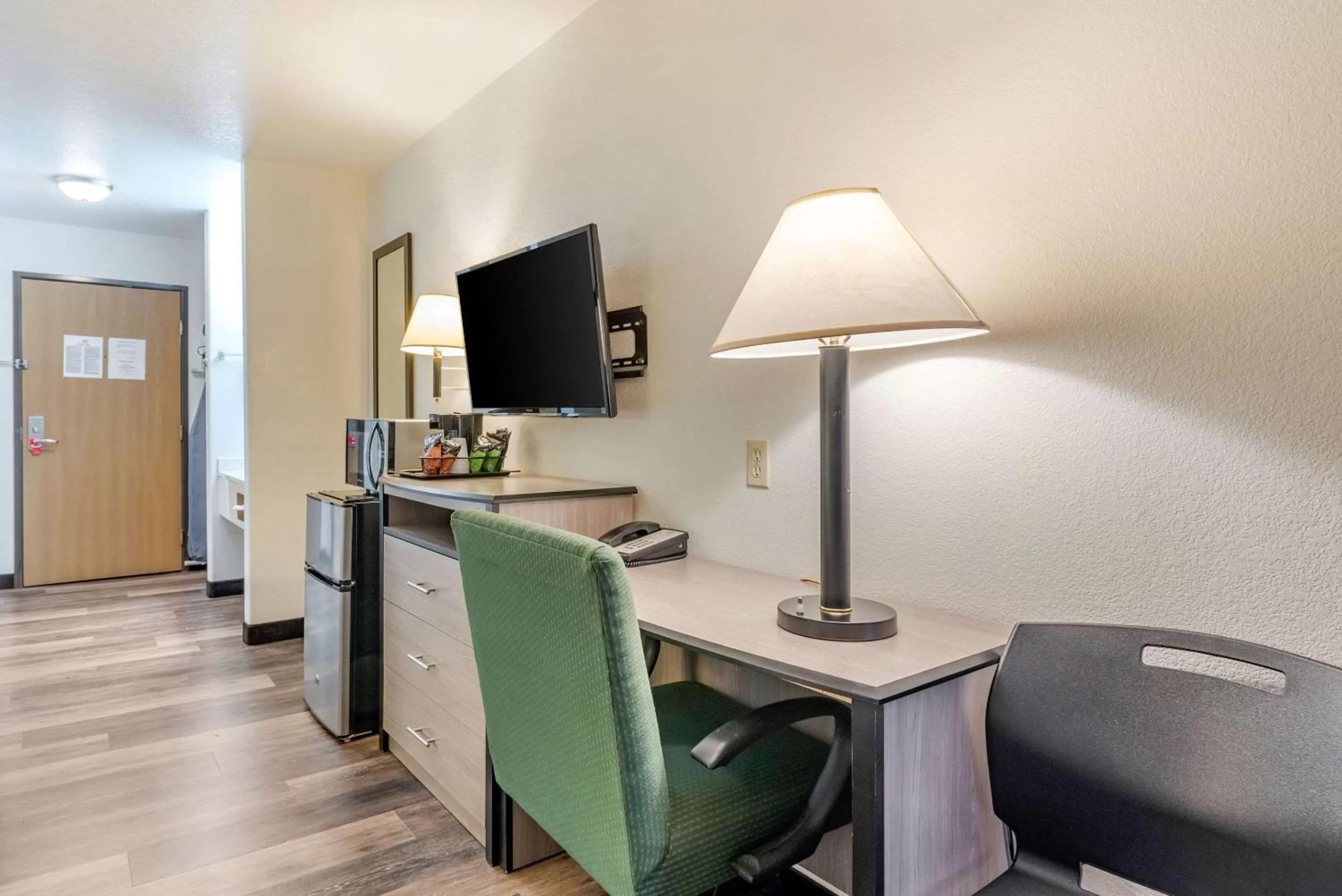 Photo of the whole room in Econo Lodge Pueblo North