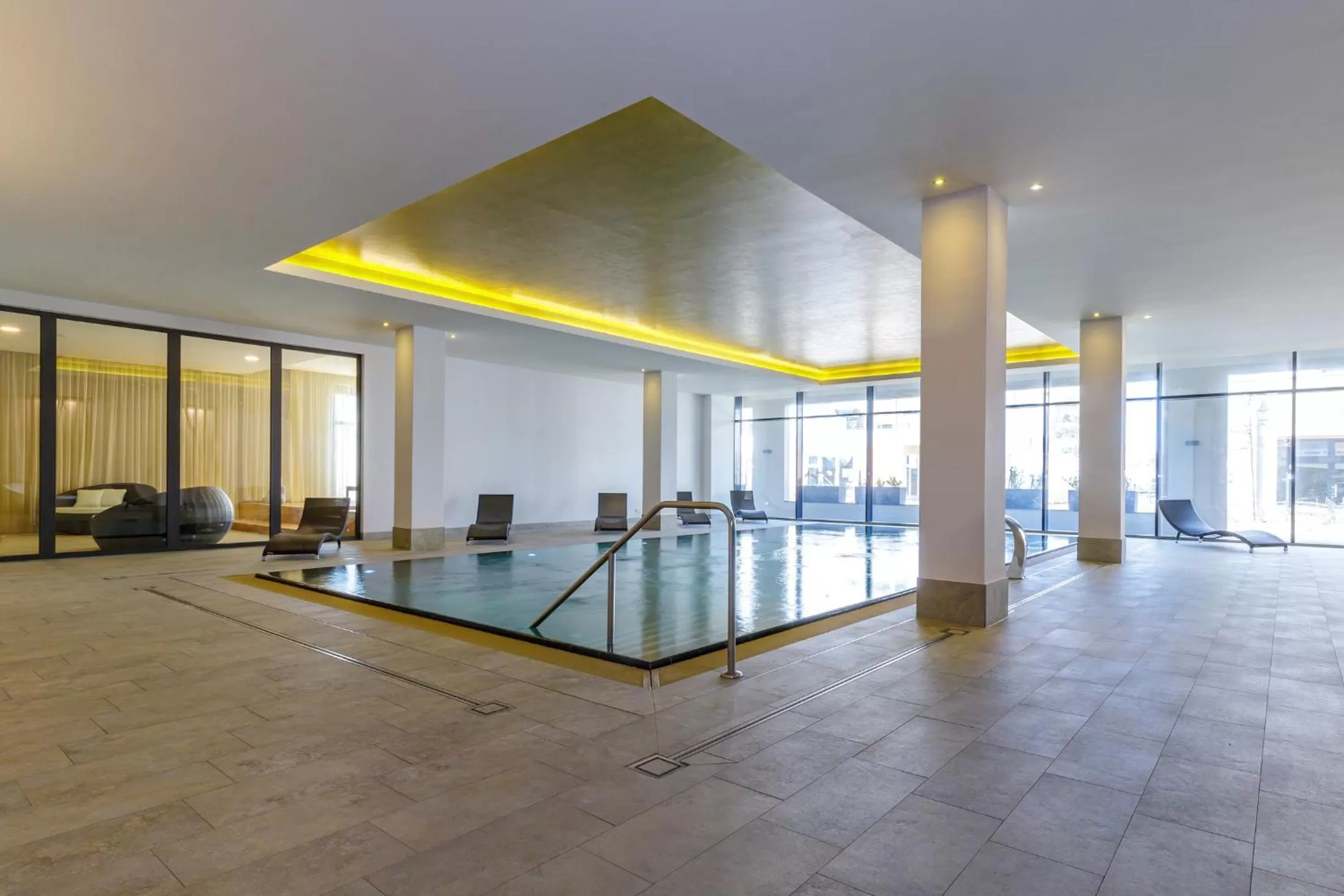 Swimming pool in Aparthotel Waterkant Suites - Fewos am Meer mit SPA