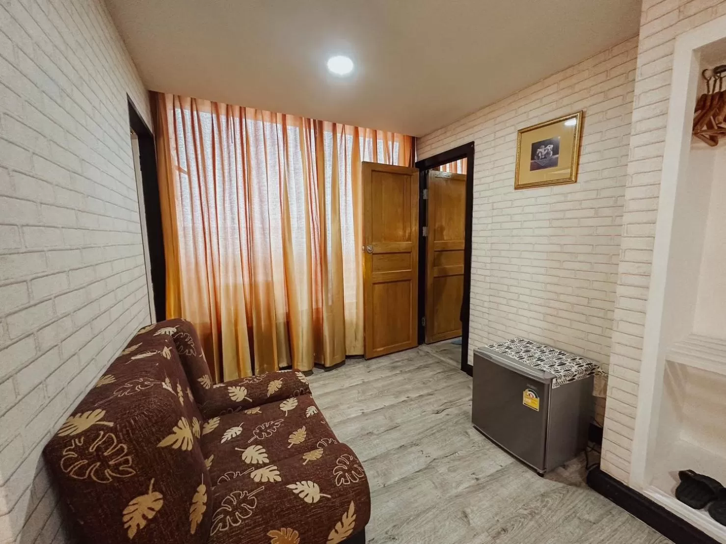 Photo of the whole room in Hotel De Khuvieng