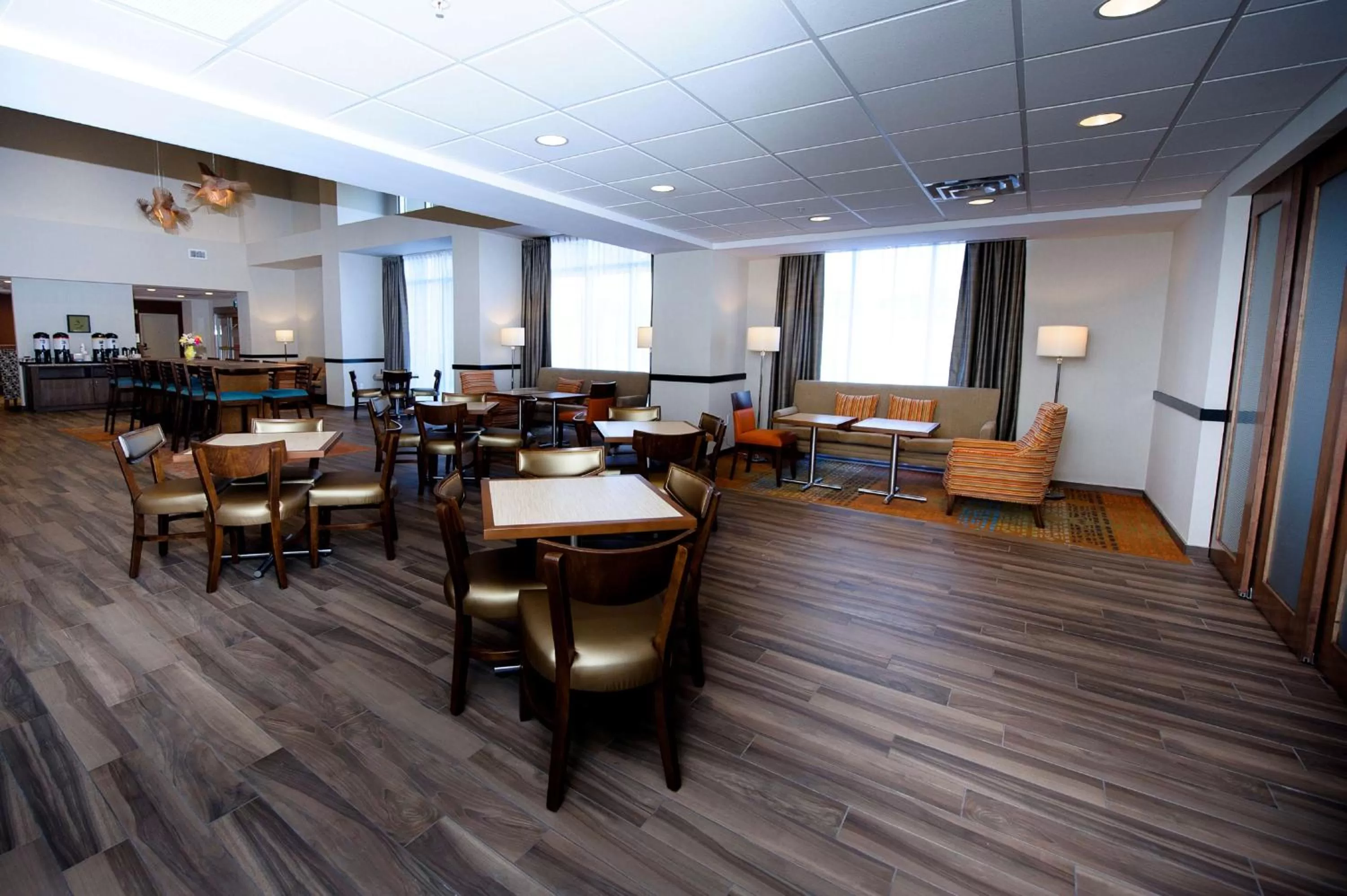 Dining area in Hampton Inn & Suites Truro, NS