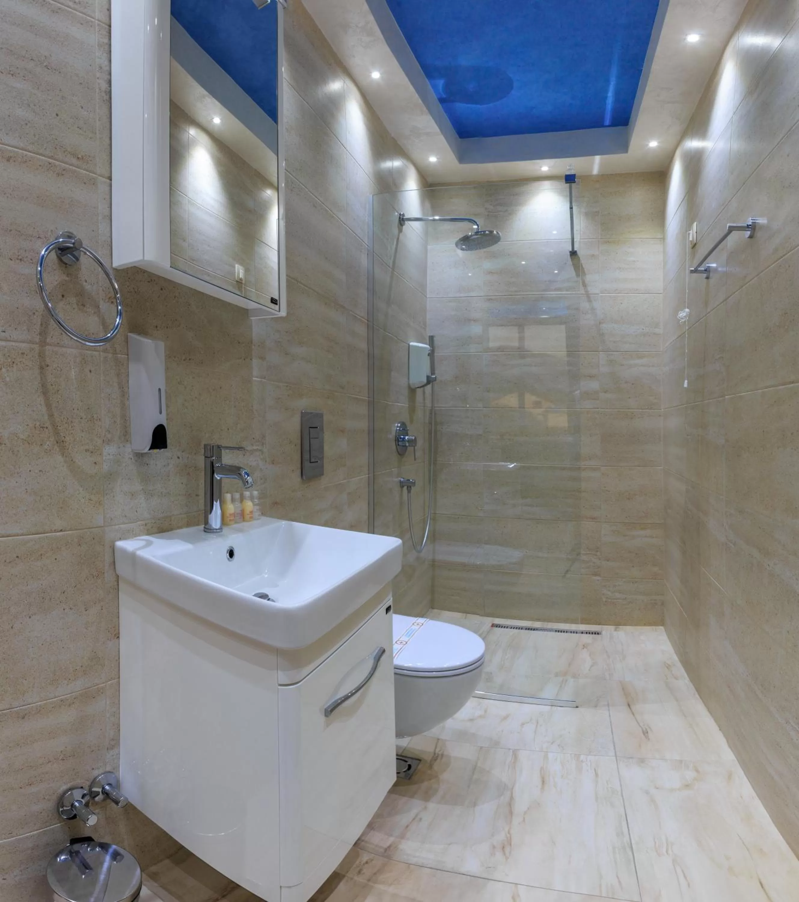 Toilet, Bathroom in Hotel Maksim