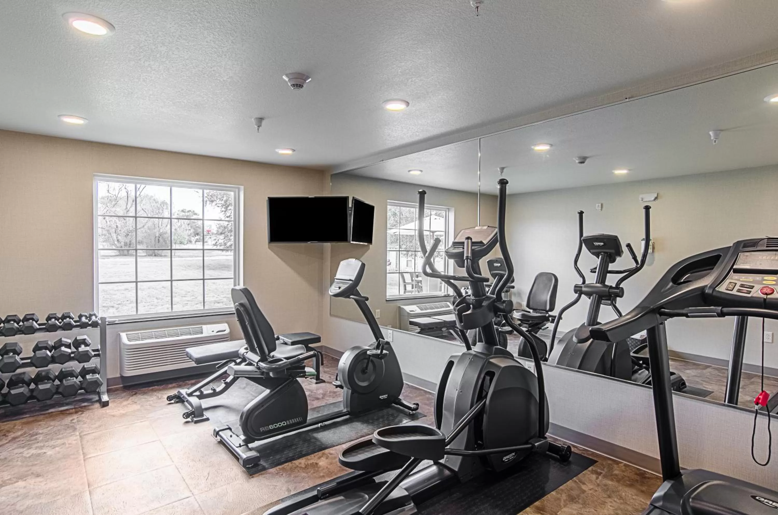 Fitness centre/facilities in Cobblestone Inn & Suites - Guernsey