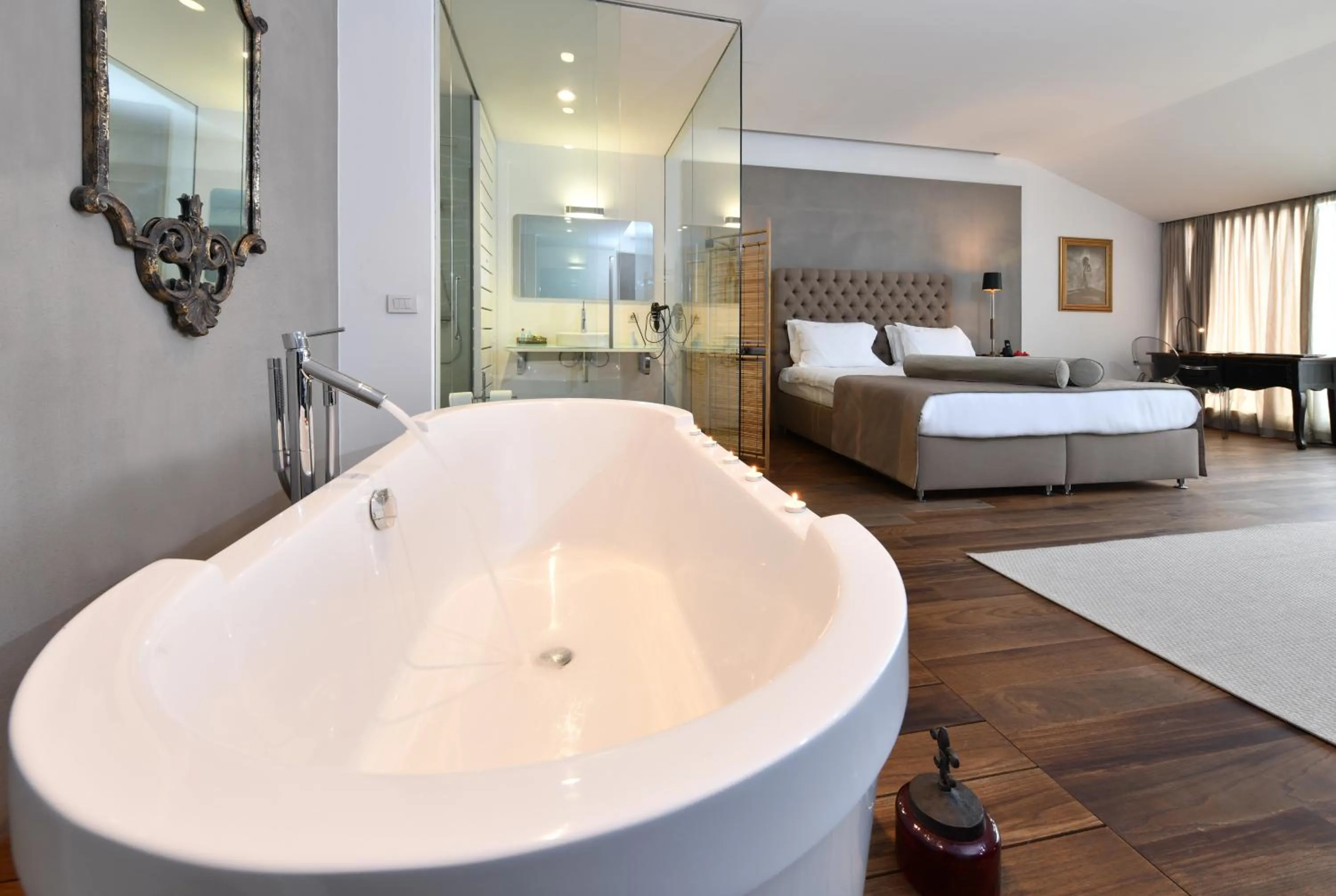 Bathroom, Bed in Ansen Hotel and Suites