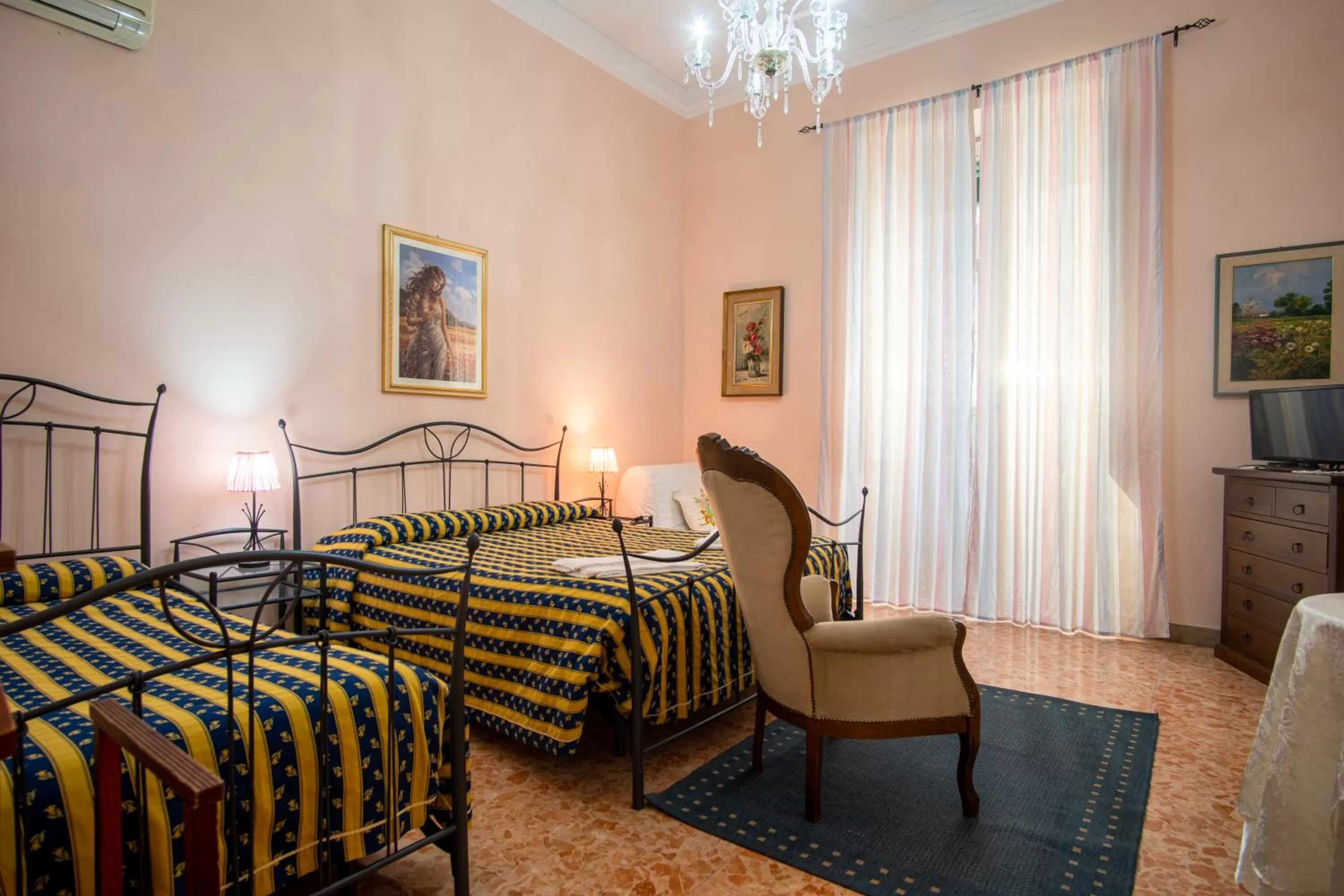 TV and multimedia, Bed in Aci B&B