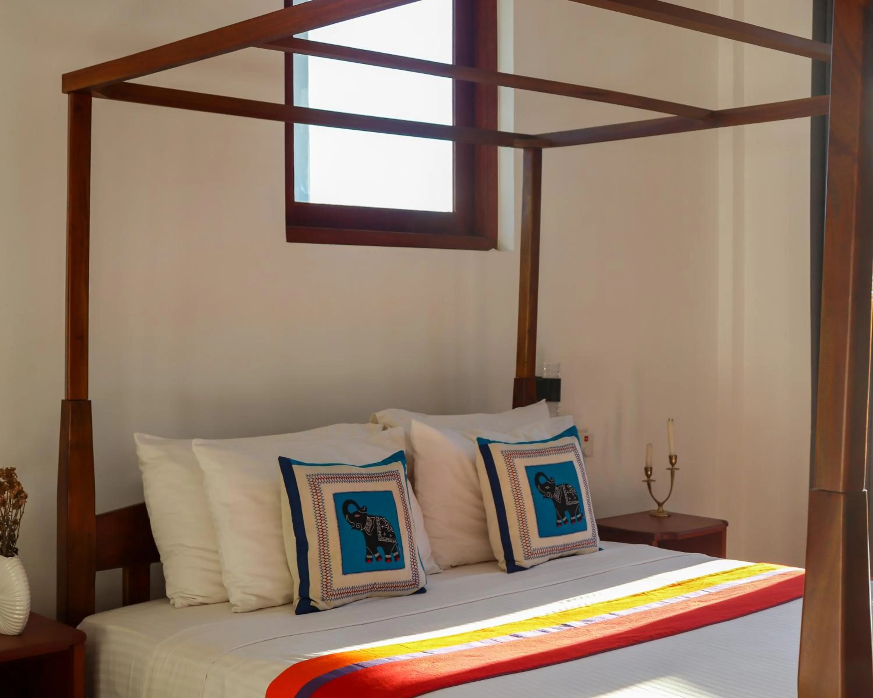 Patio, Bed in Hanthana House