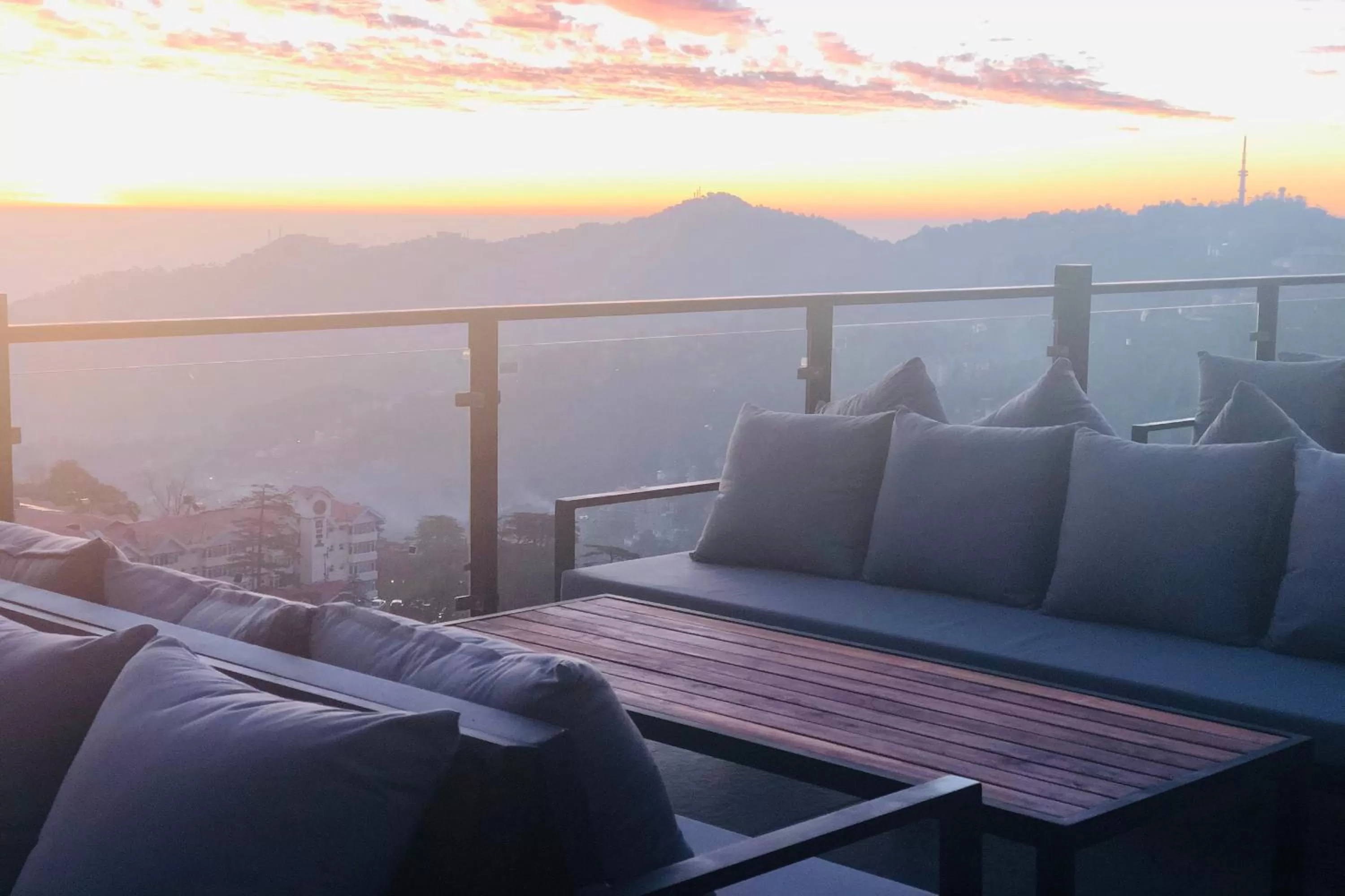 Restaurant/places to eat in Hotel Willow Banks Shimla