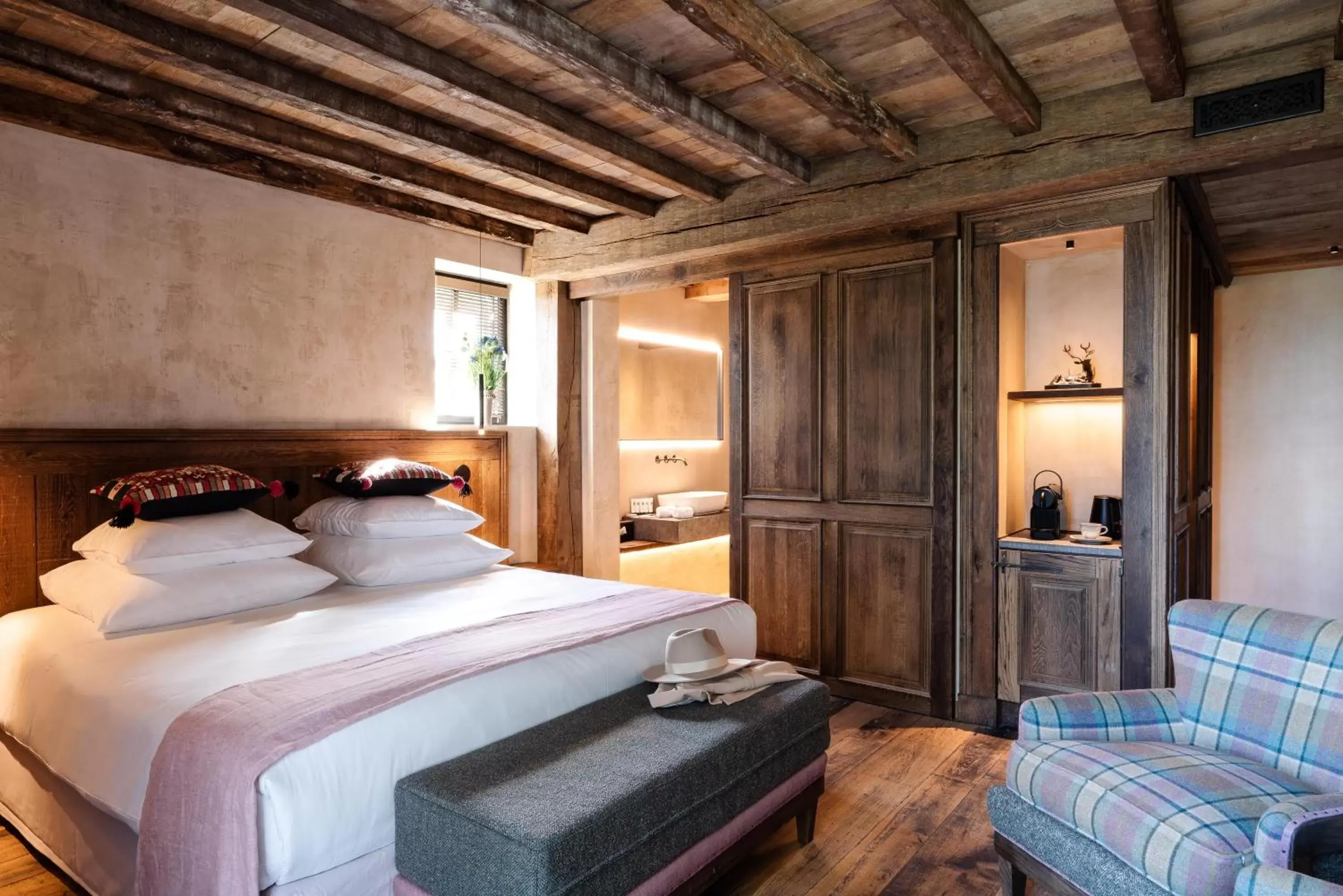 Deluxe double room with steam shower and bathtub - Estuary view in La Ferme Saint Simeon Spa - Relais & Chateaux Deluxe double room with steam shower and bathtub - Estuary view in La Ferme Saint Simeon Spa - Relais & Chateaux