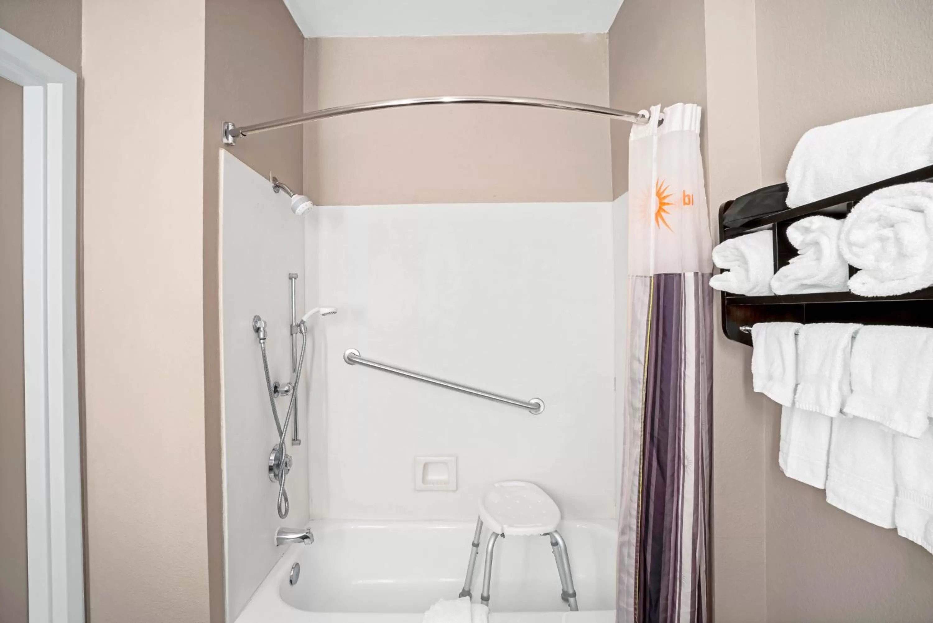 Bathroom in La Quinta by Wyndham Lebanon