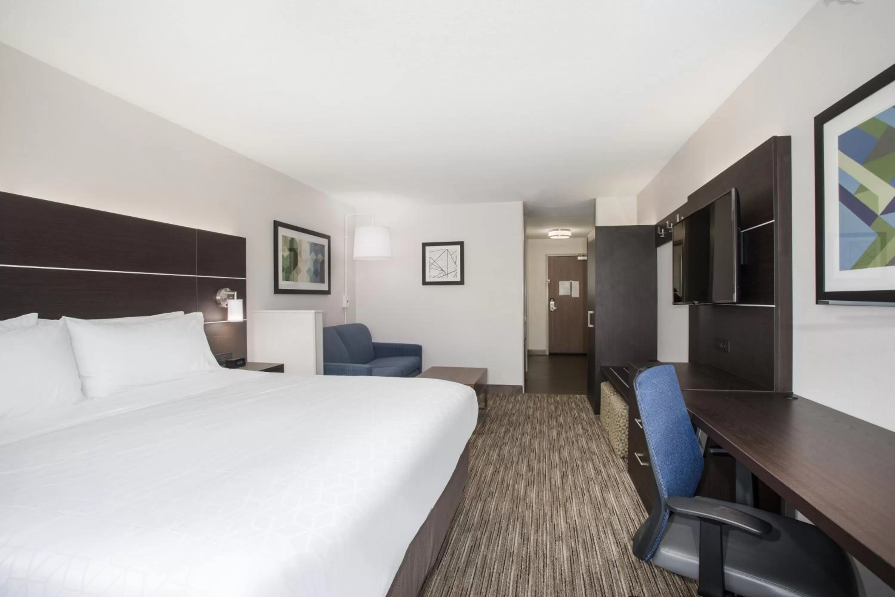 Bedroom, Bed in Holiday Inn Express Hotel & Suites Longmont by IHG